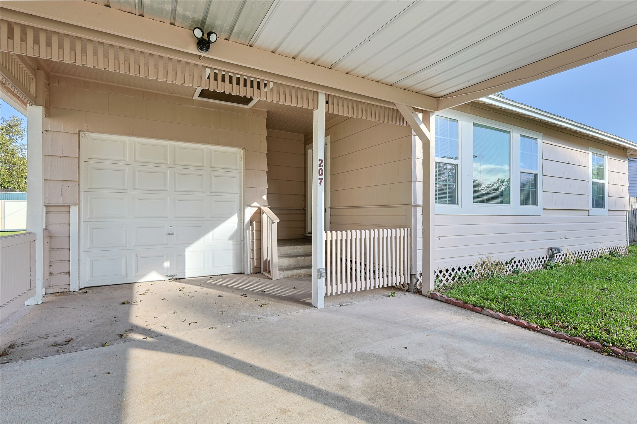 207 Farrer Street Property Photo 19