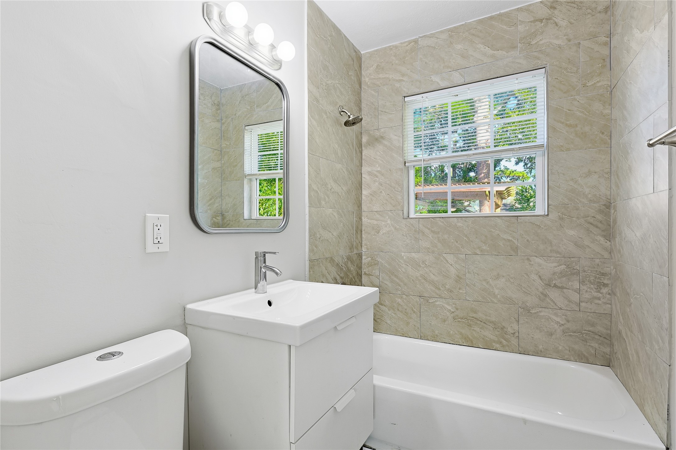 207 Farrer Street Property Photo 24