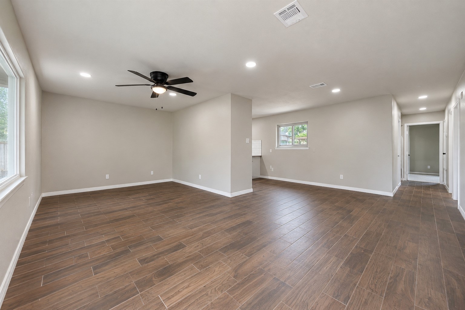 4705 Pine Street Property Photo 4