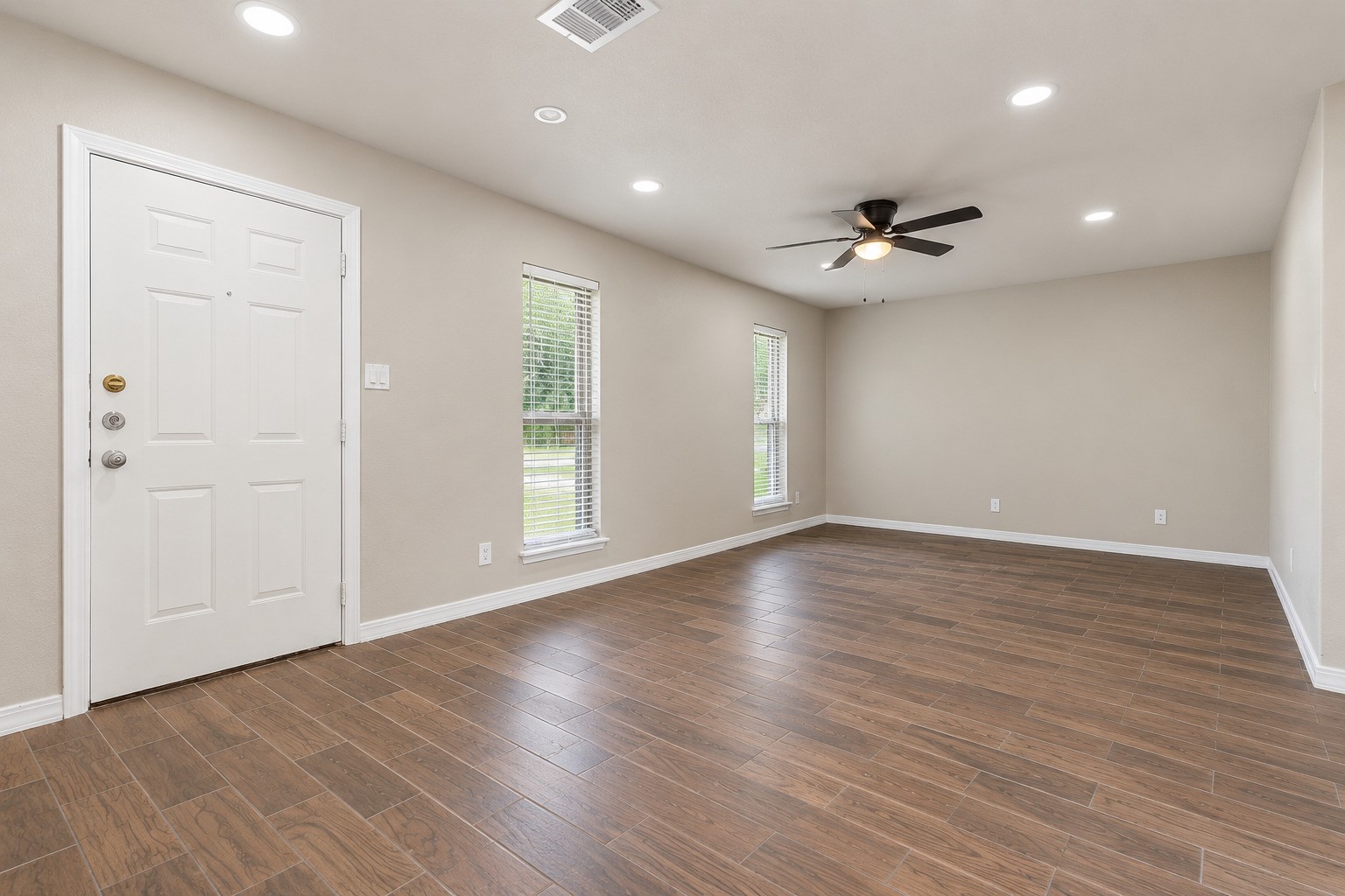 4705 Pine Street Property Photo 5