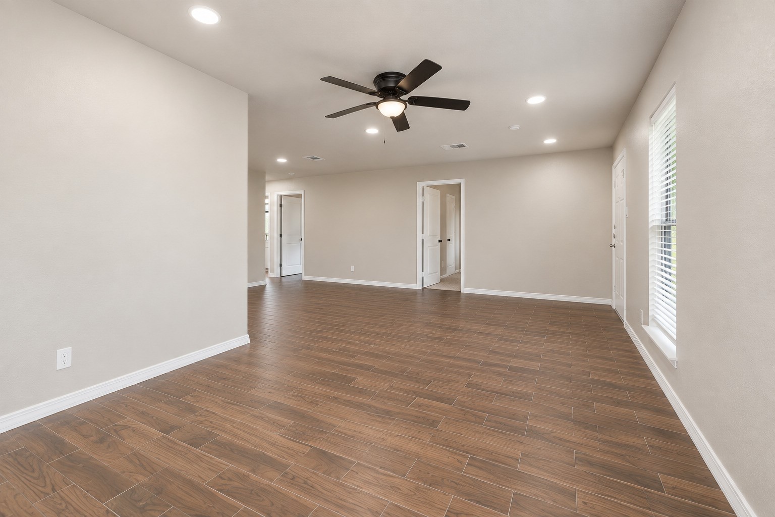 4705 Pine Street Property Photo 6