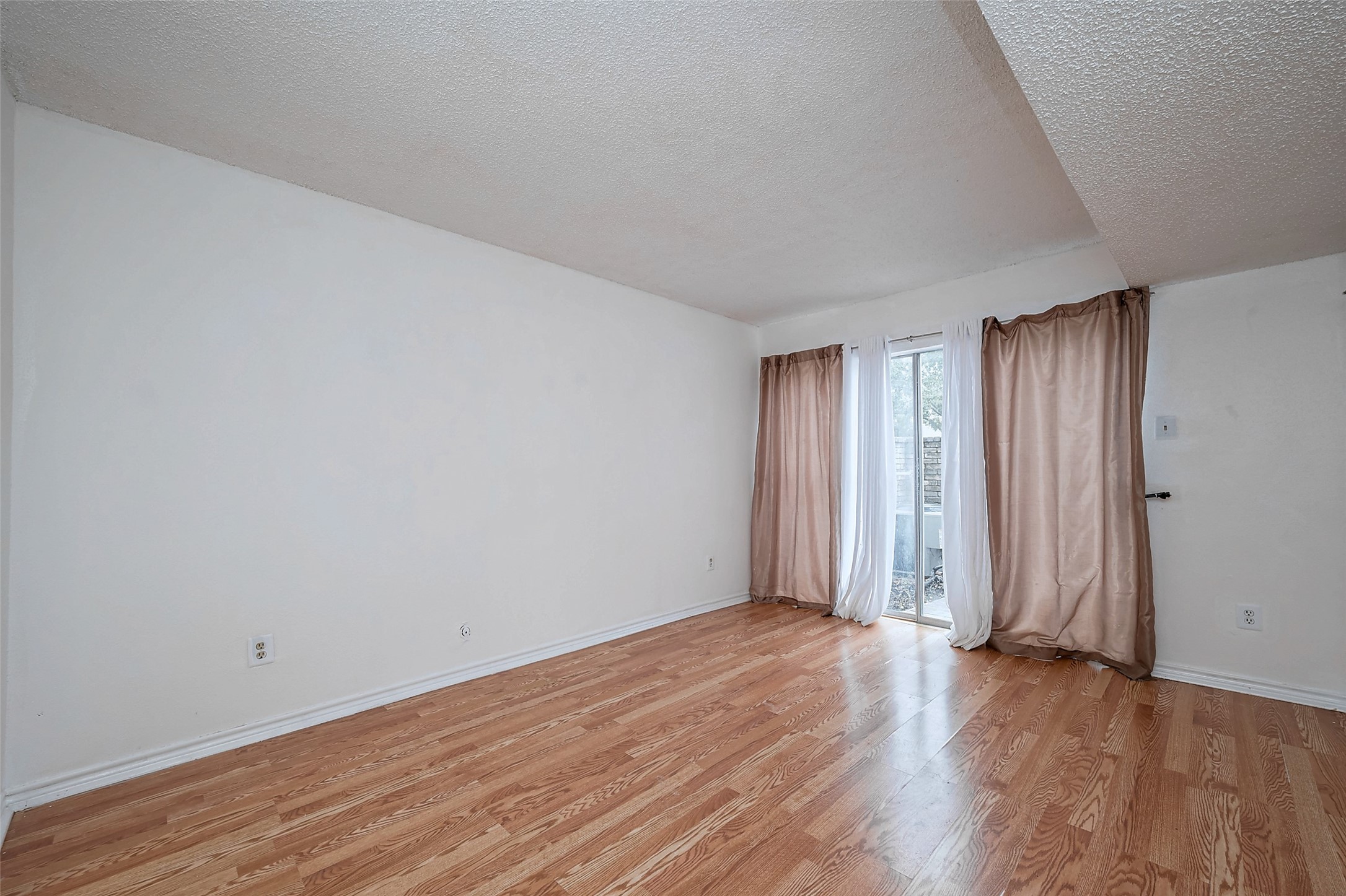 13002 Leader Street 903 Property Photo 4