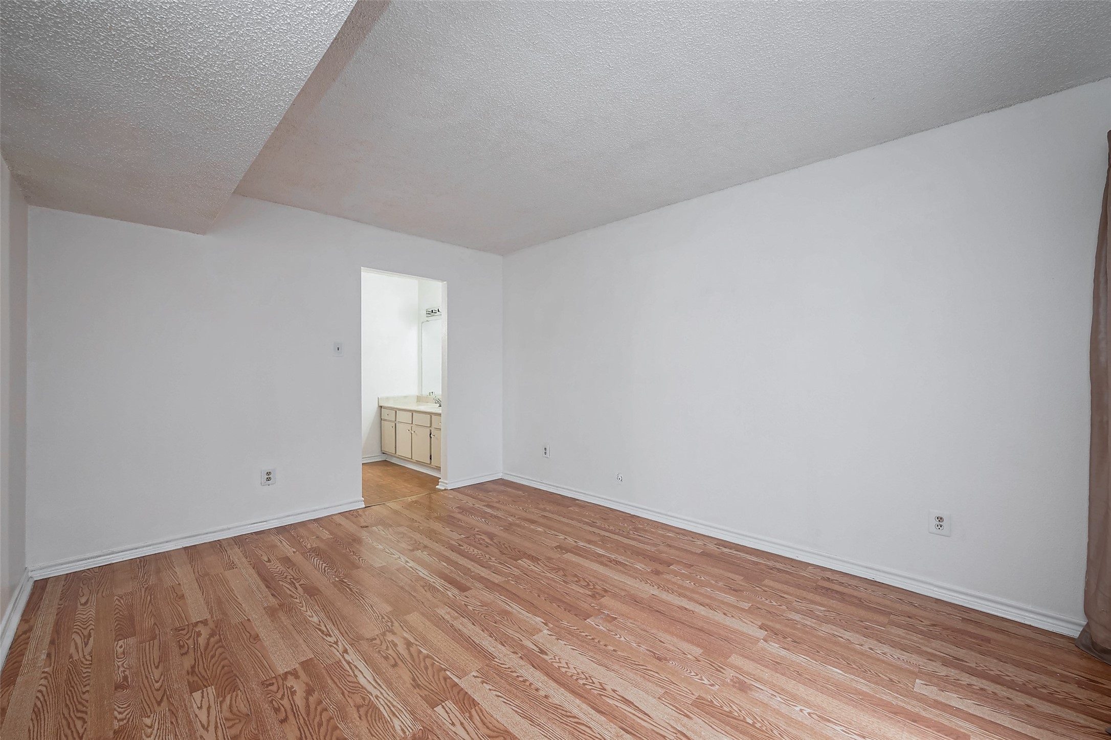 13002 Leader Street 903 Property Photo 5