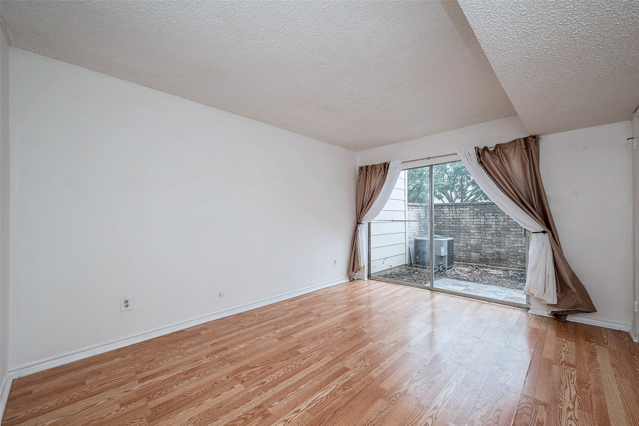 13002 Leader Street 903 Property Photo 6
