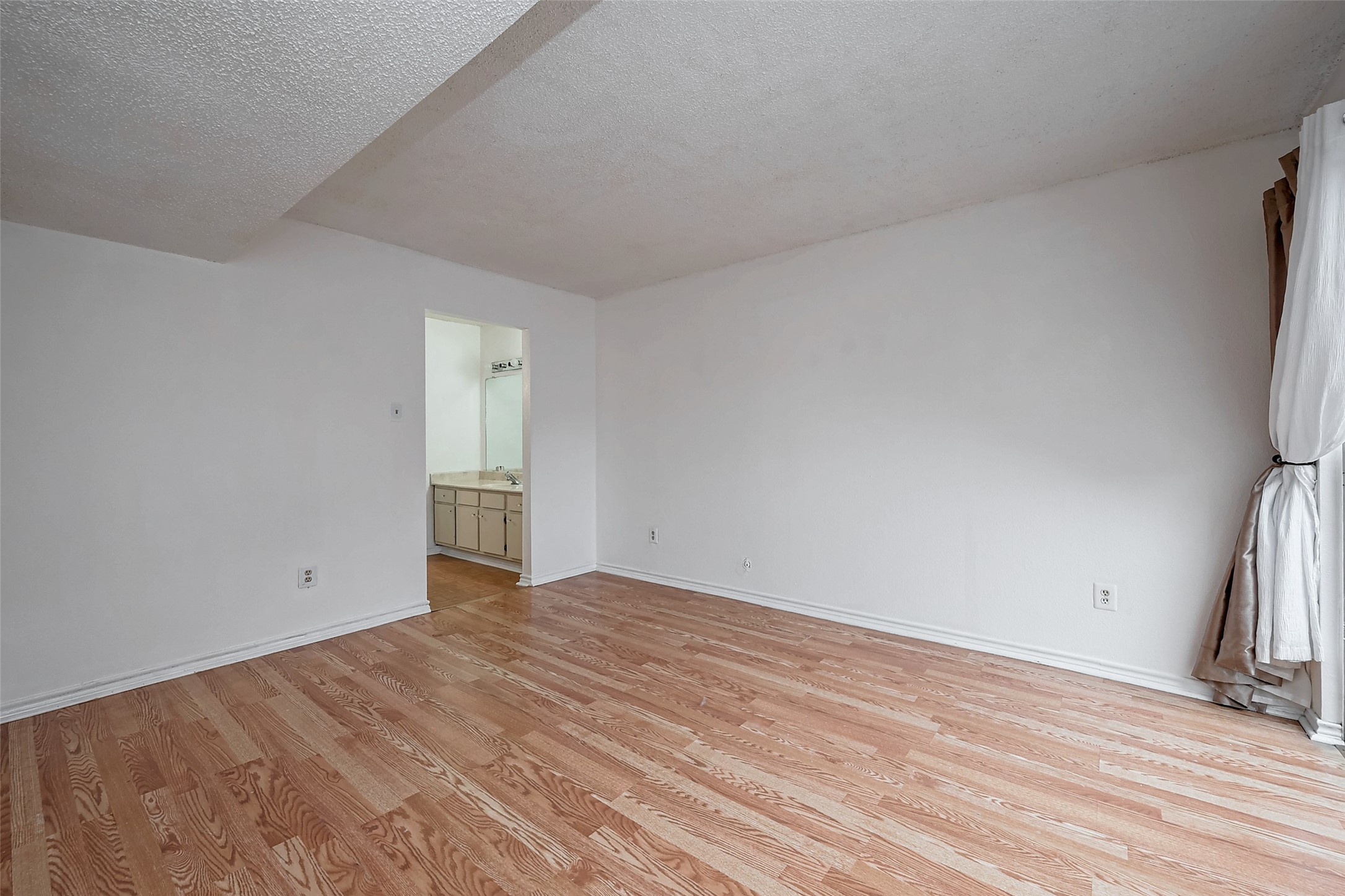 13002 Leader Street 903 Property Photo 7
