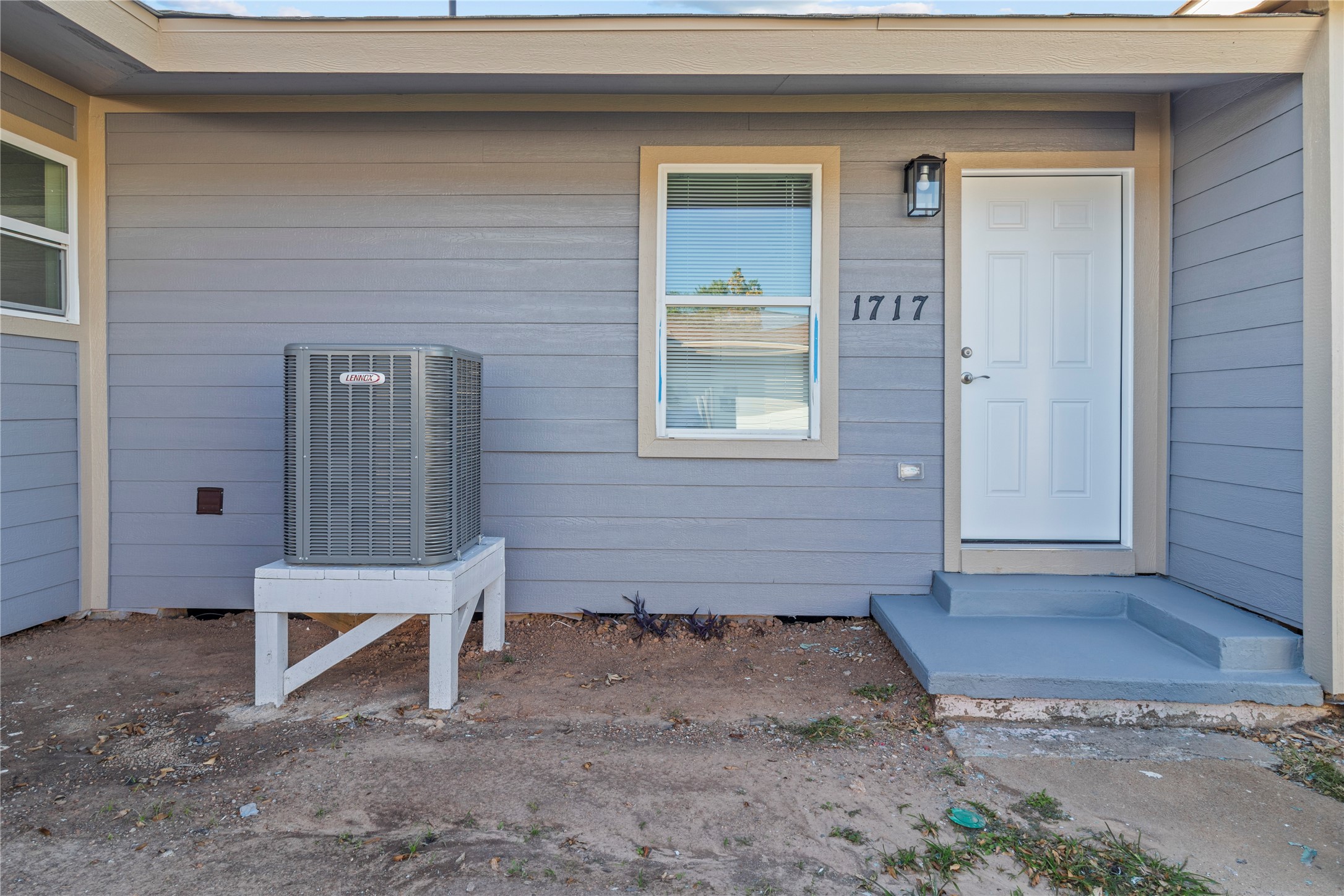 1717 W 4th Street Property Photo 2