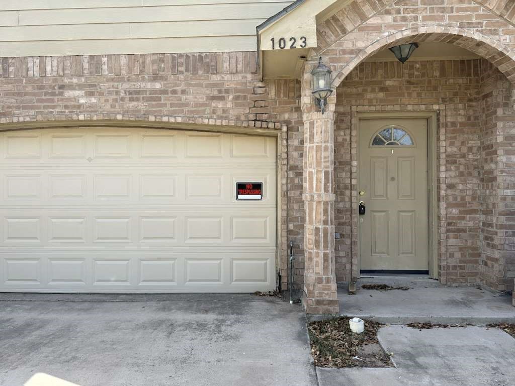 1023 Yellow Hammer Street Property Photo 2