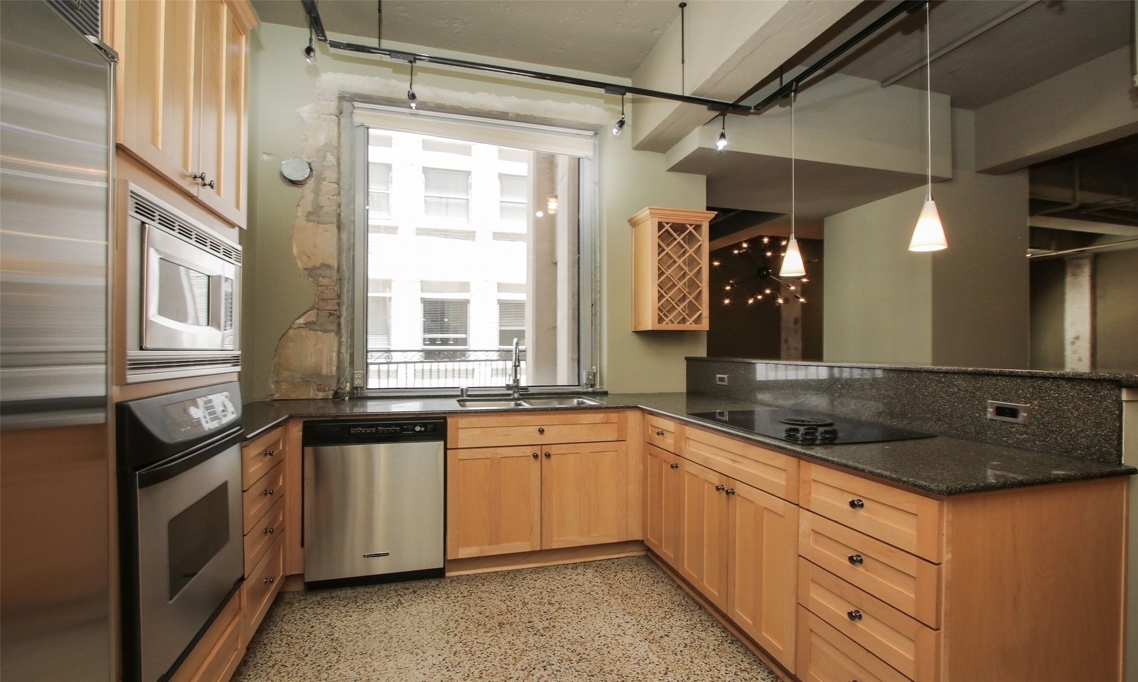 711 Main Street 505 Property Photo 5