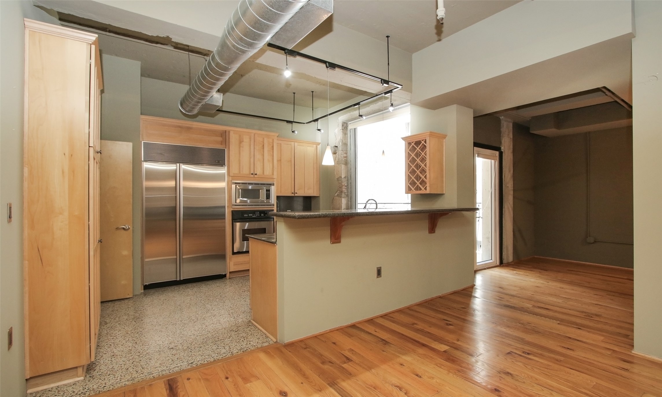 711 Main Street 505 Property Photo 7