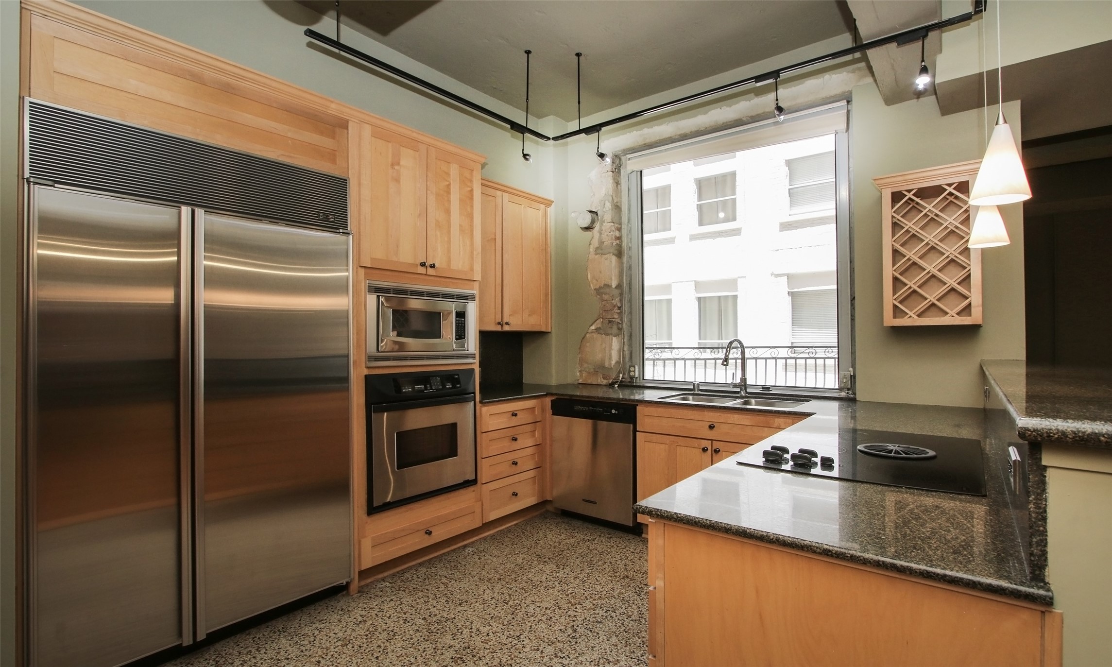 711 Main Street 505 Property Photo 8