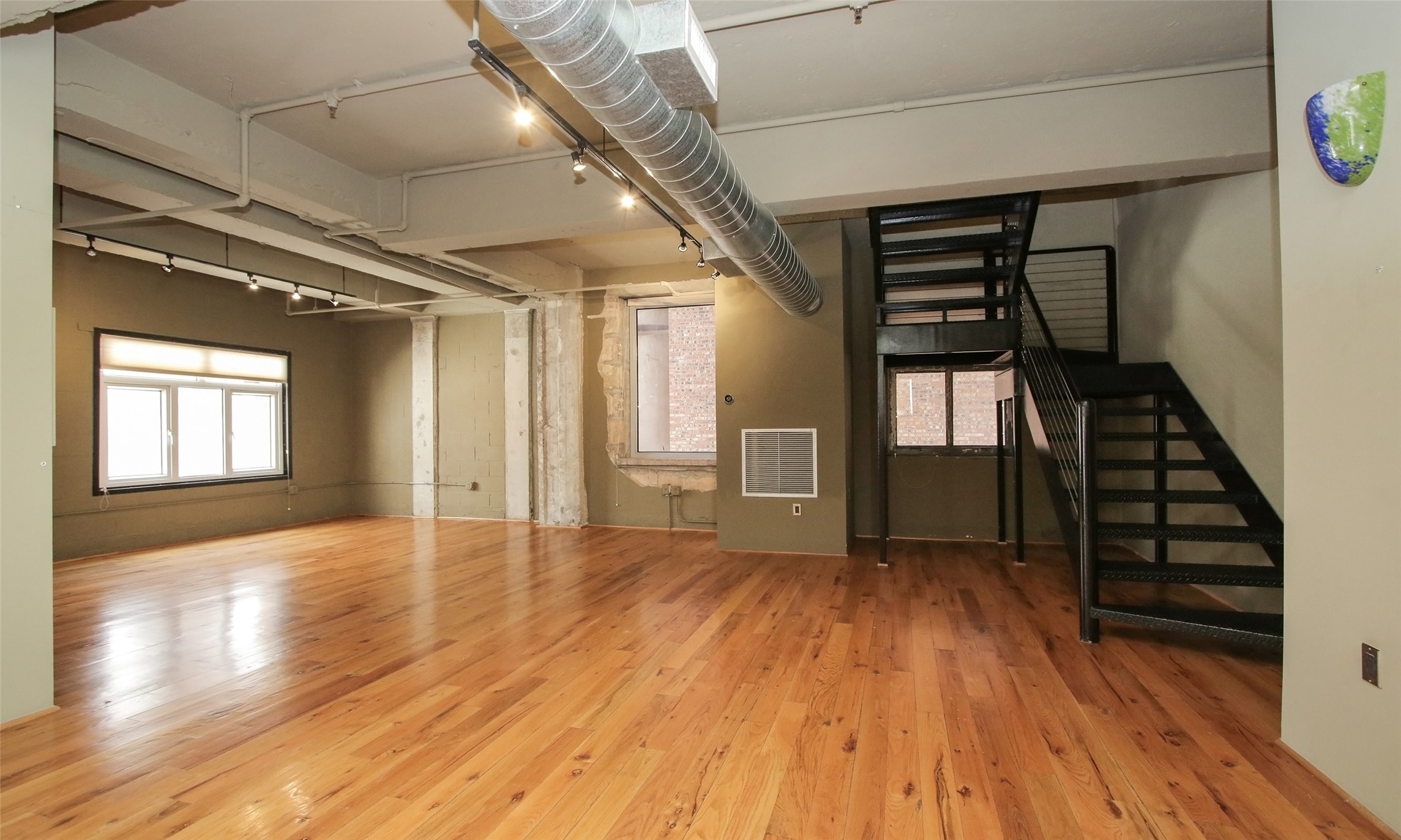 711 Main Street 505 Property Photo 16