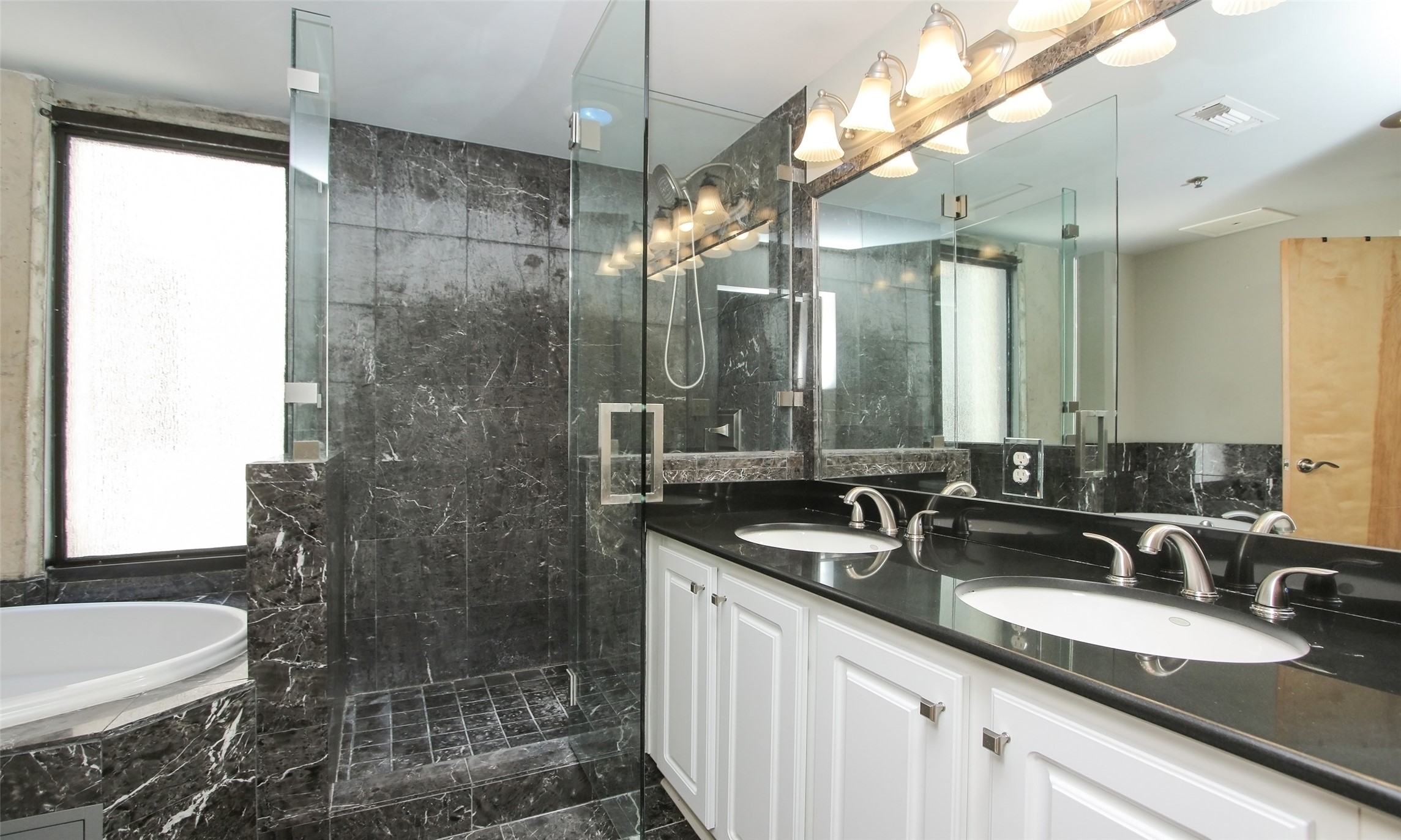711 Main Street 505 Property Photo 20