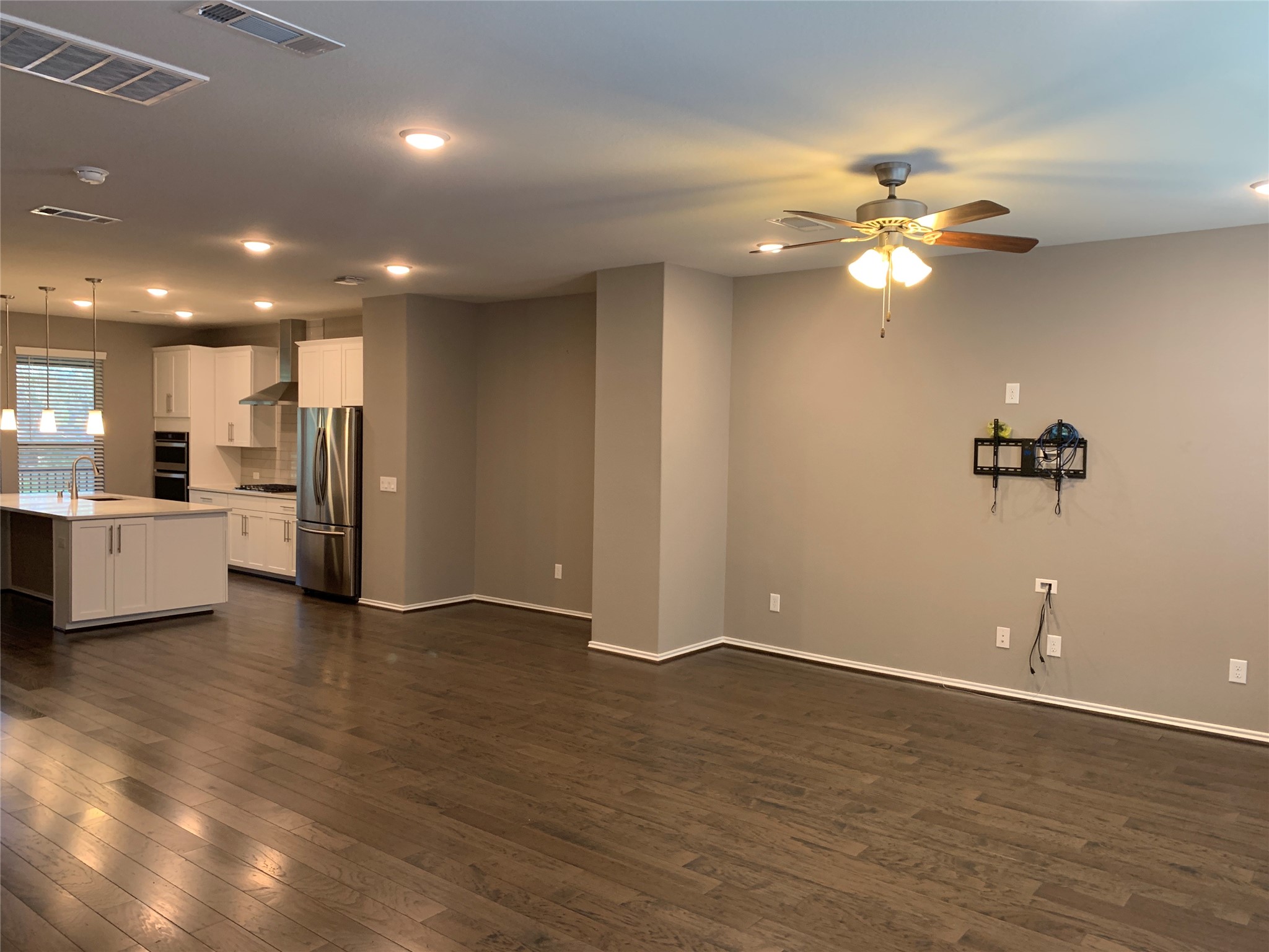 10942 Cannes Memorial Dr Property Photo 8