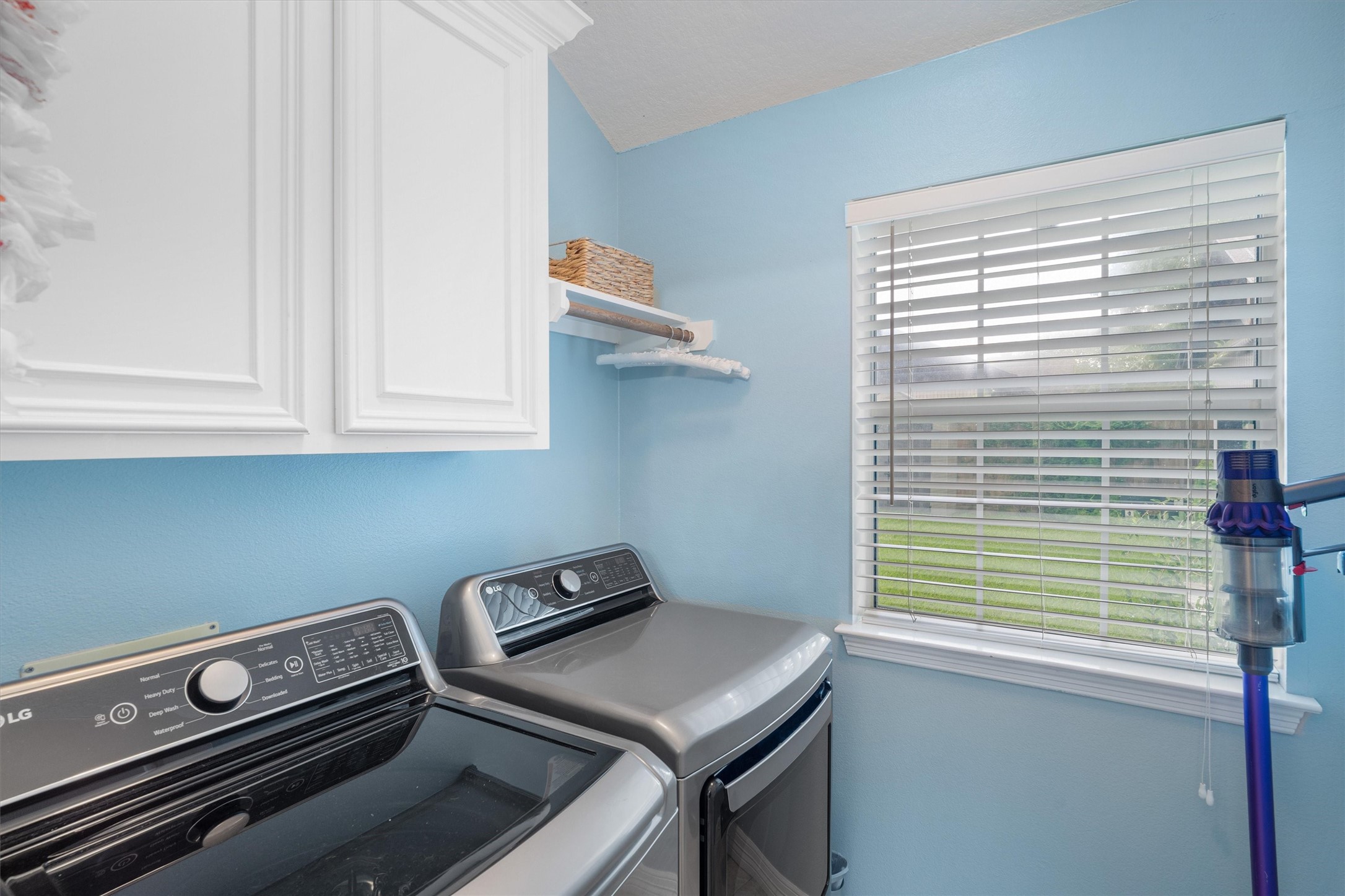 2429 Baycrest Drive Property Photo 16