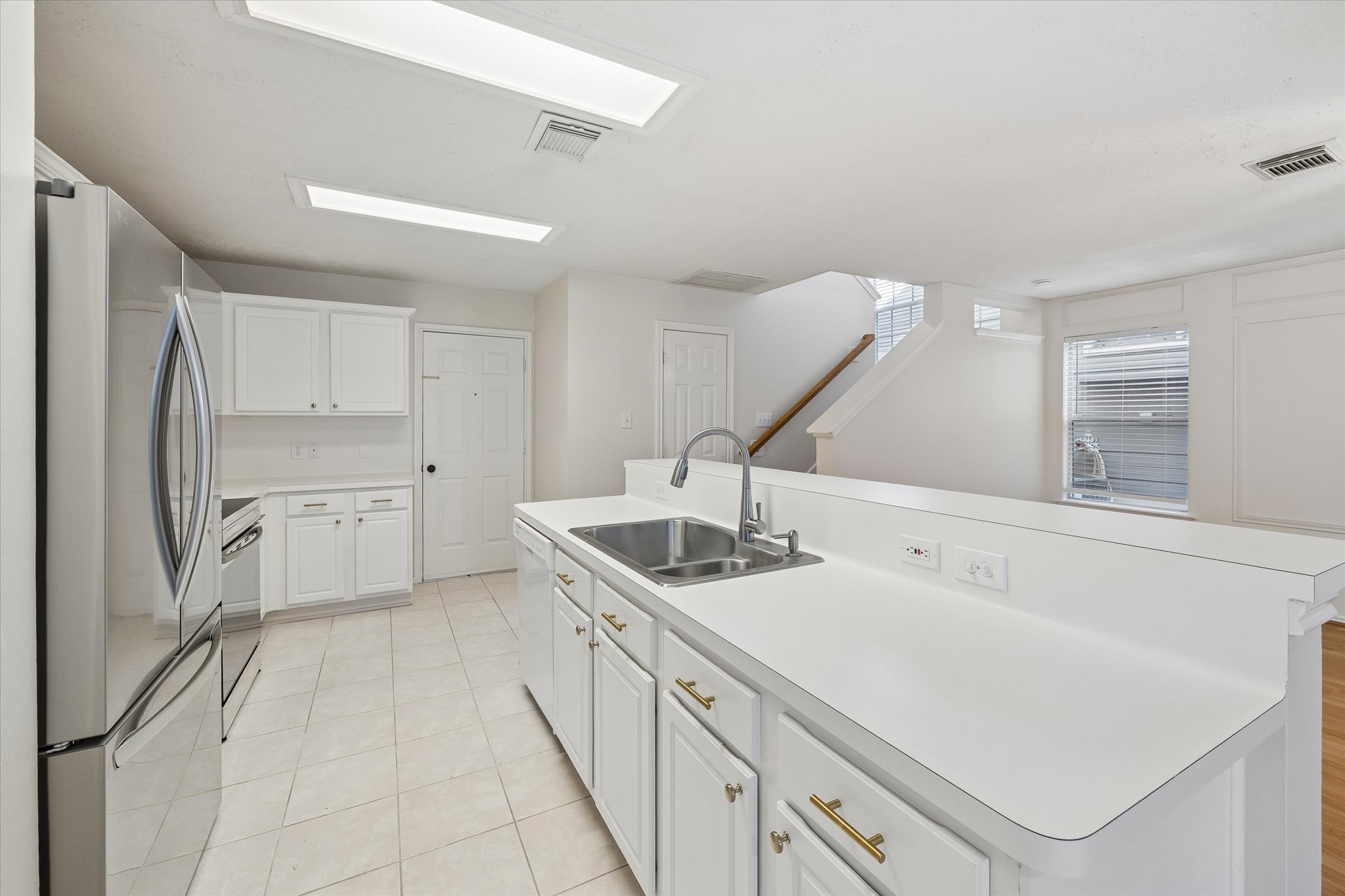 139 Anise Tree Place Property Photo 8