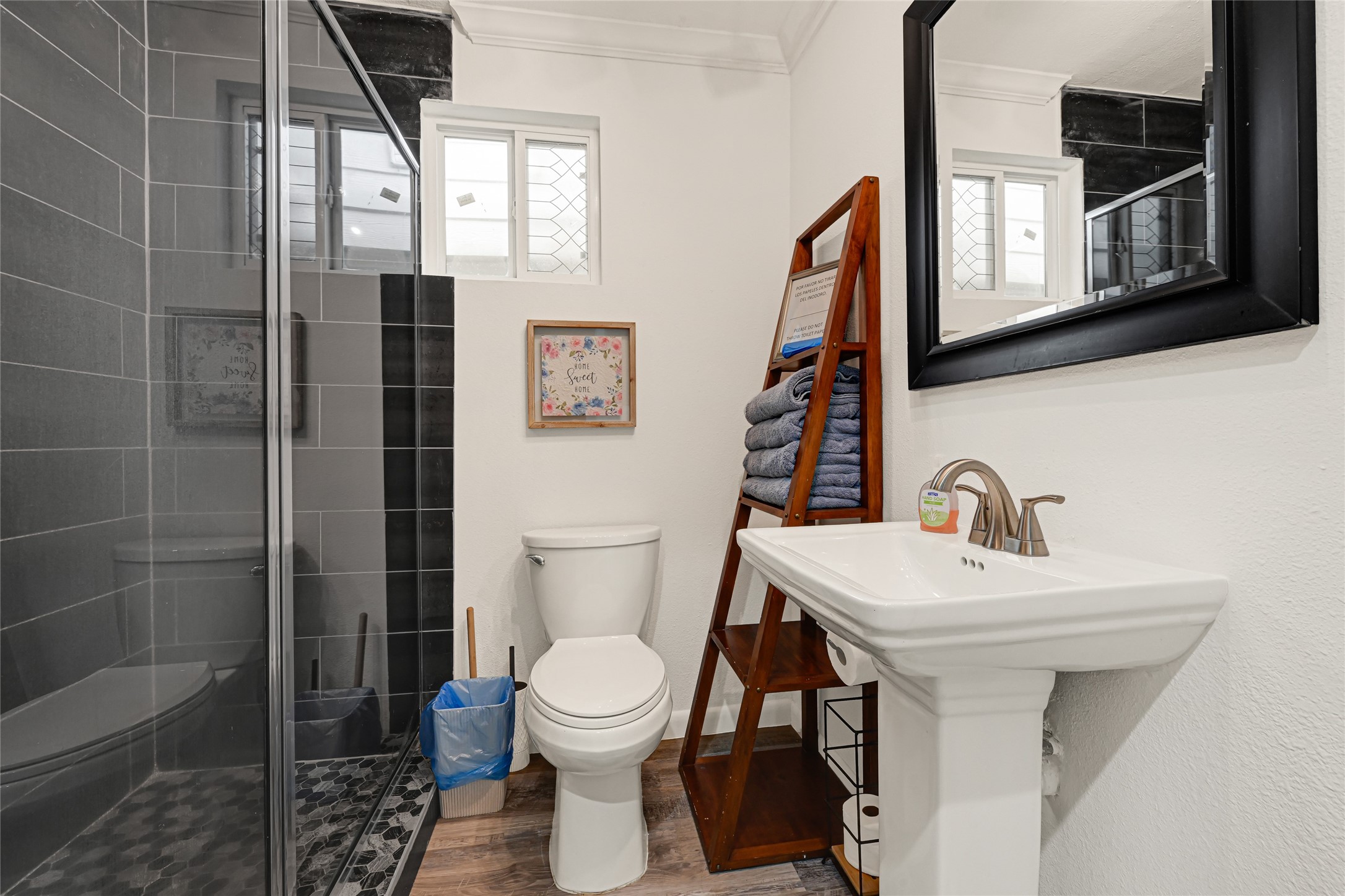 2809 Tooke Street B Property Photo 8