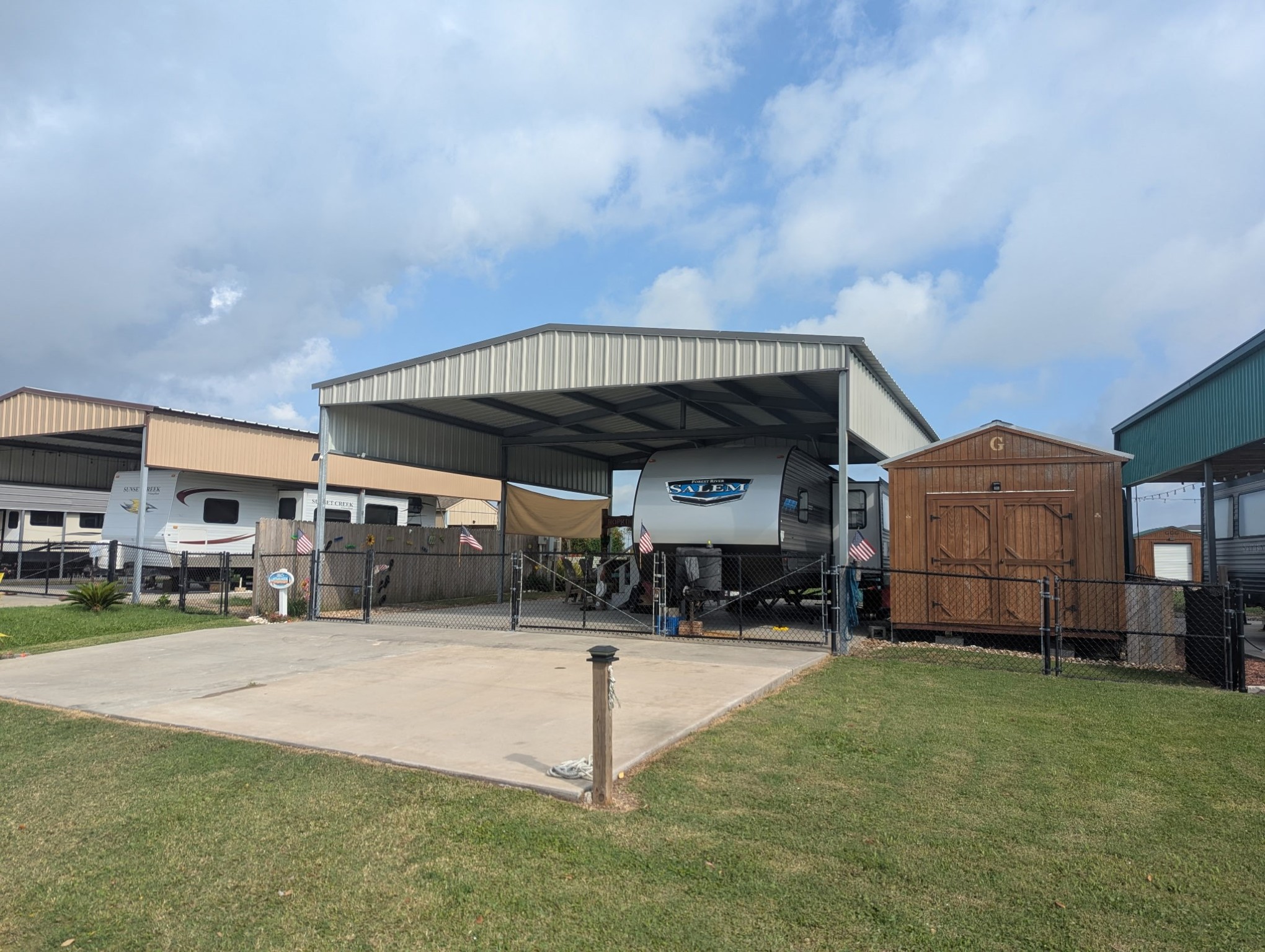 1815 Honeysuckle Property Photo 1