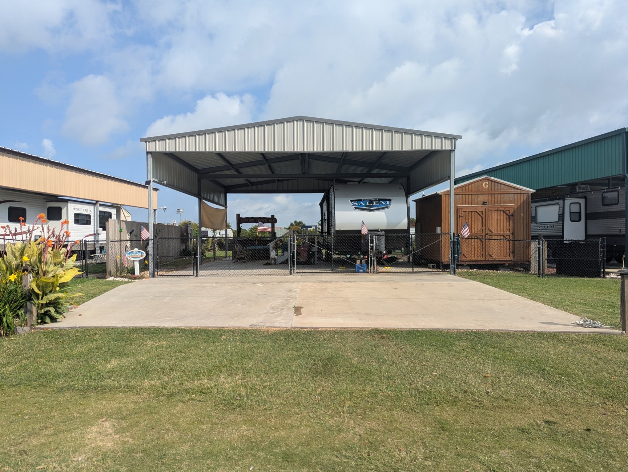 1815 Honeysuckle Property Photo 2