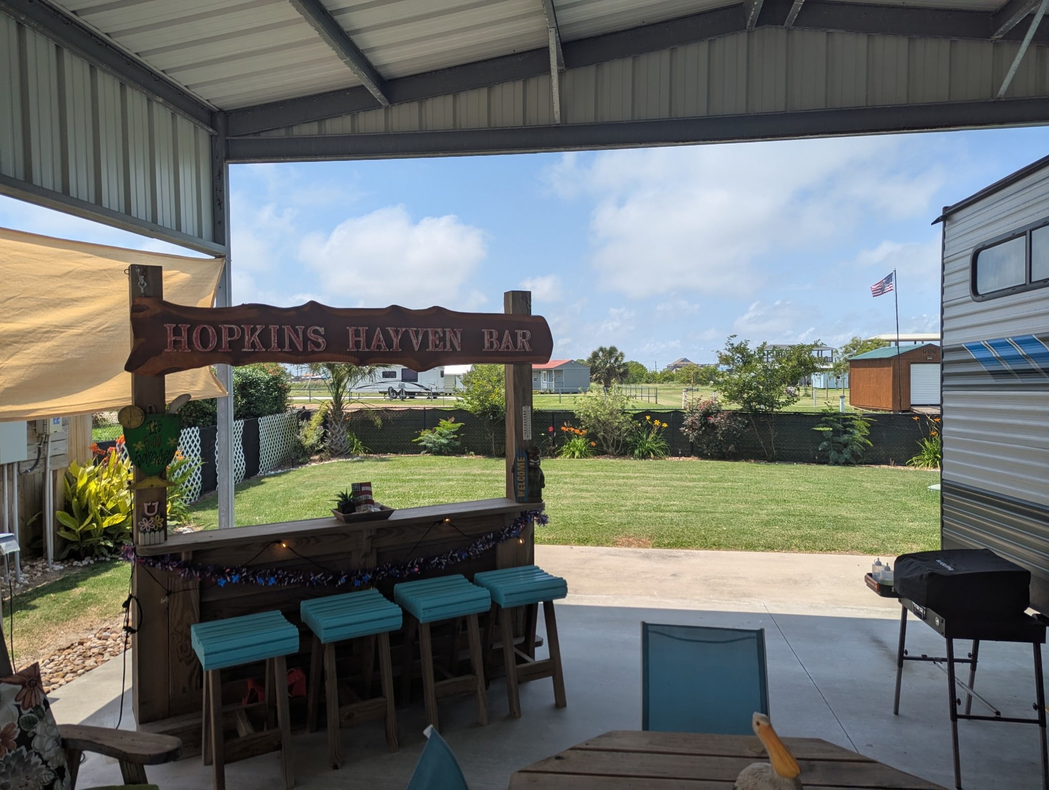 1815 Honeysuckle Property Photo 3