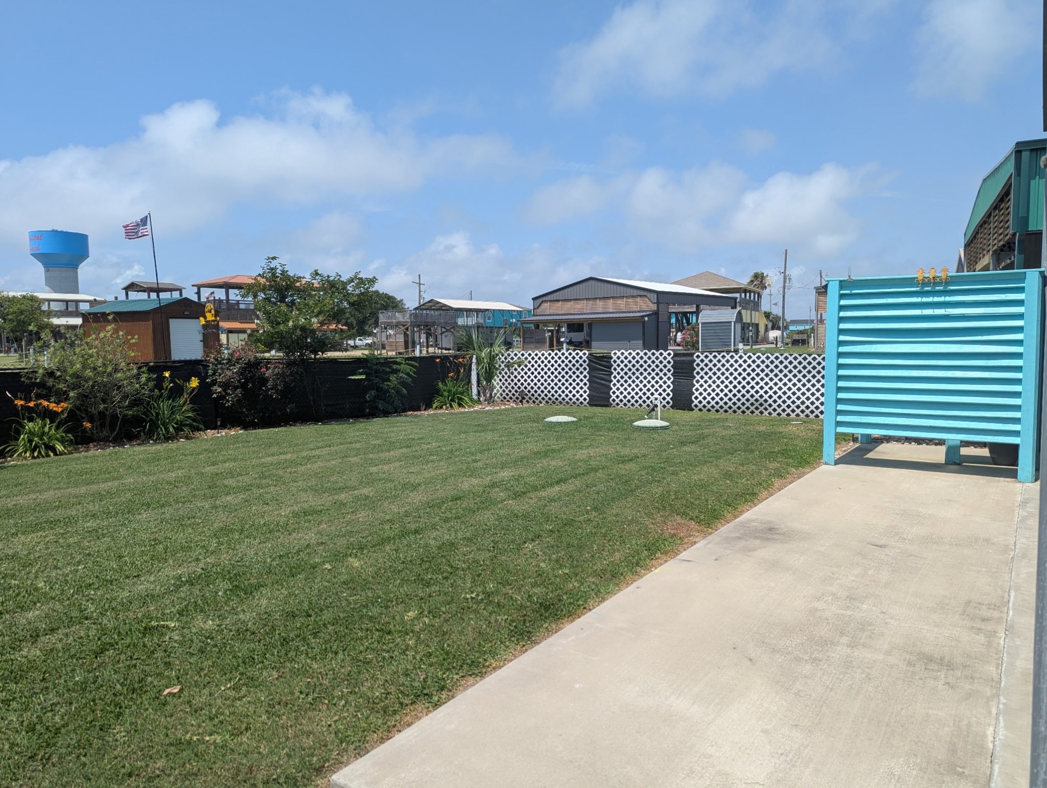 1815 Honeysuckle Property Photo 4