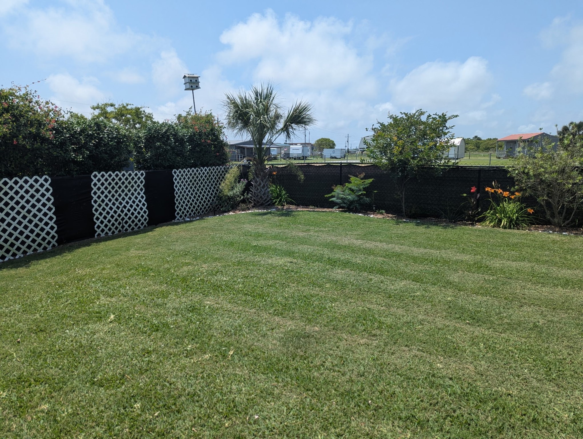 1815 Honeysuckle Property Photo 5