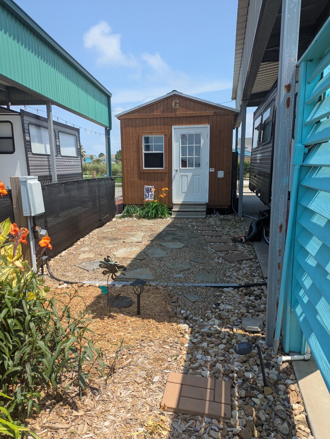 1815 Honeysuckle Property Photo 6