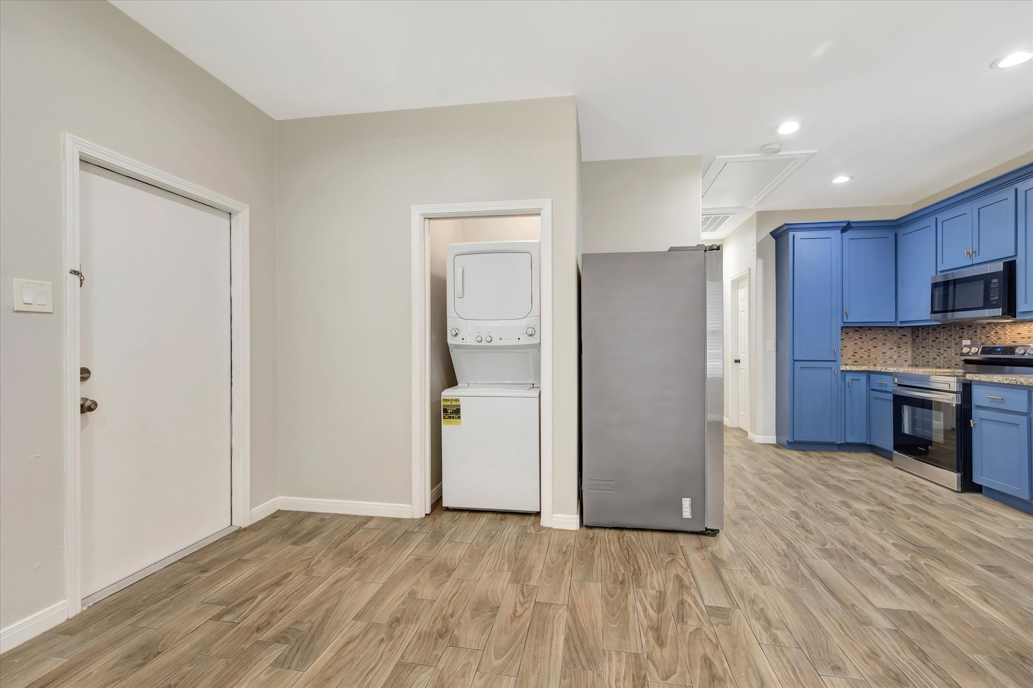904 W Sealy Street A Property Photo 6