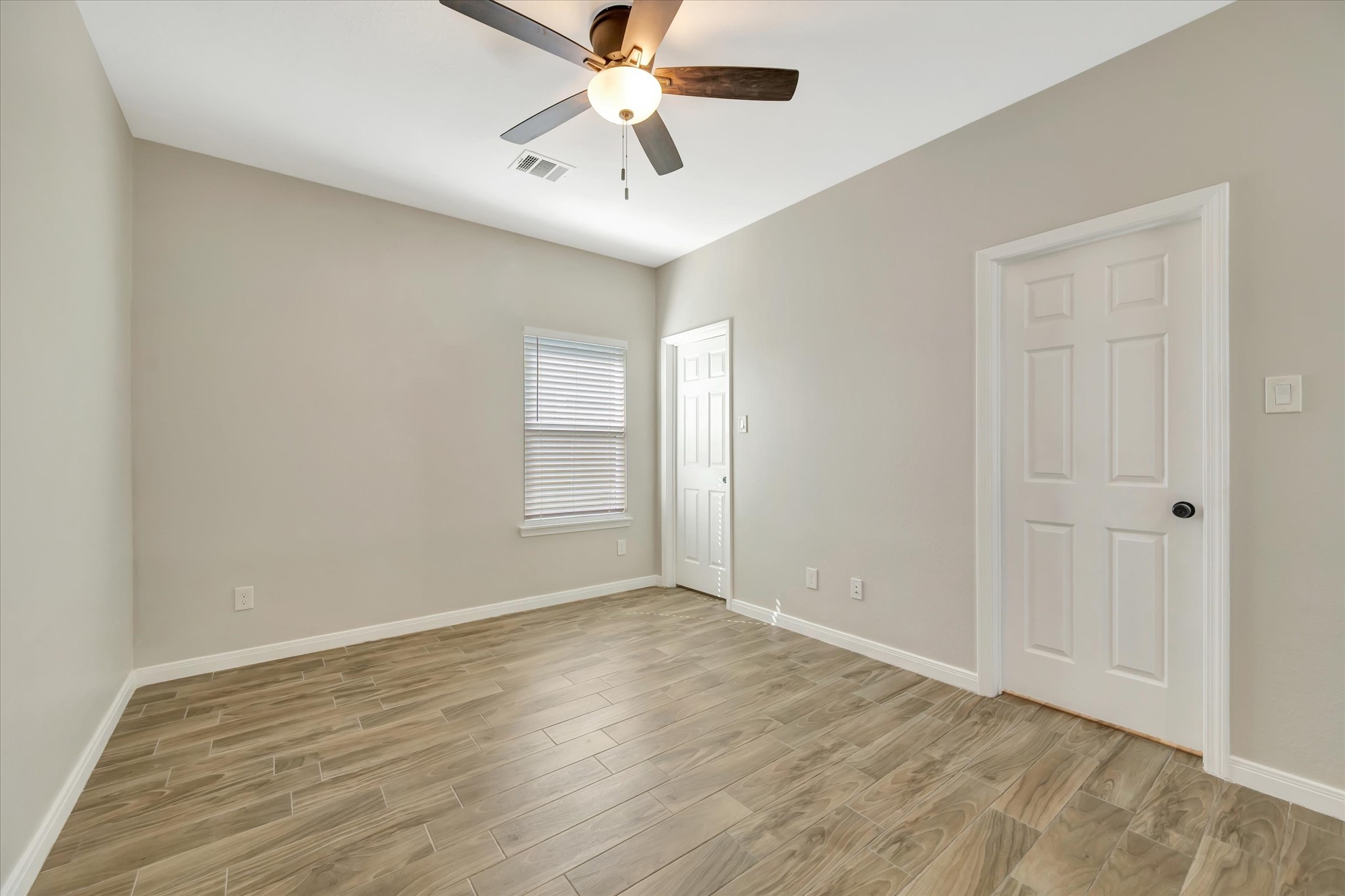 904 W Sealy Street A Property Photo 13