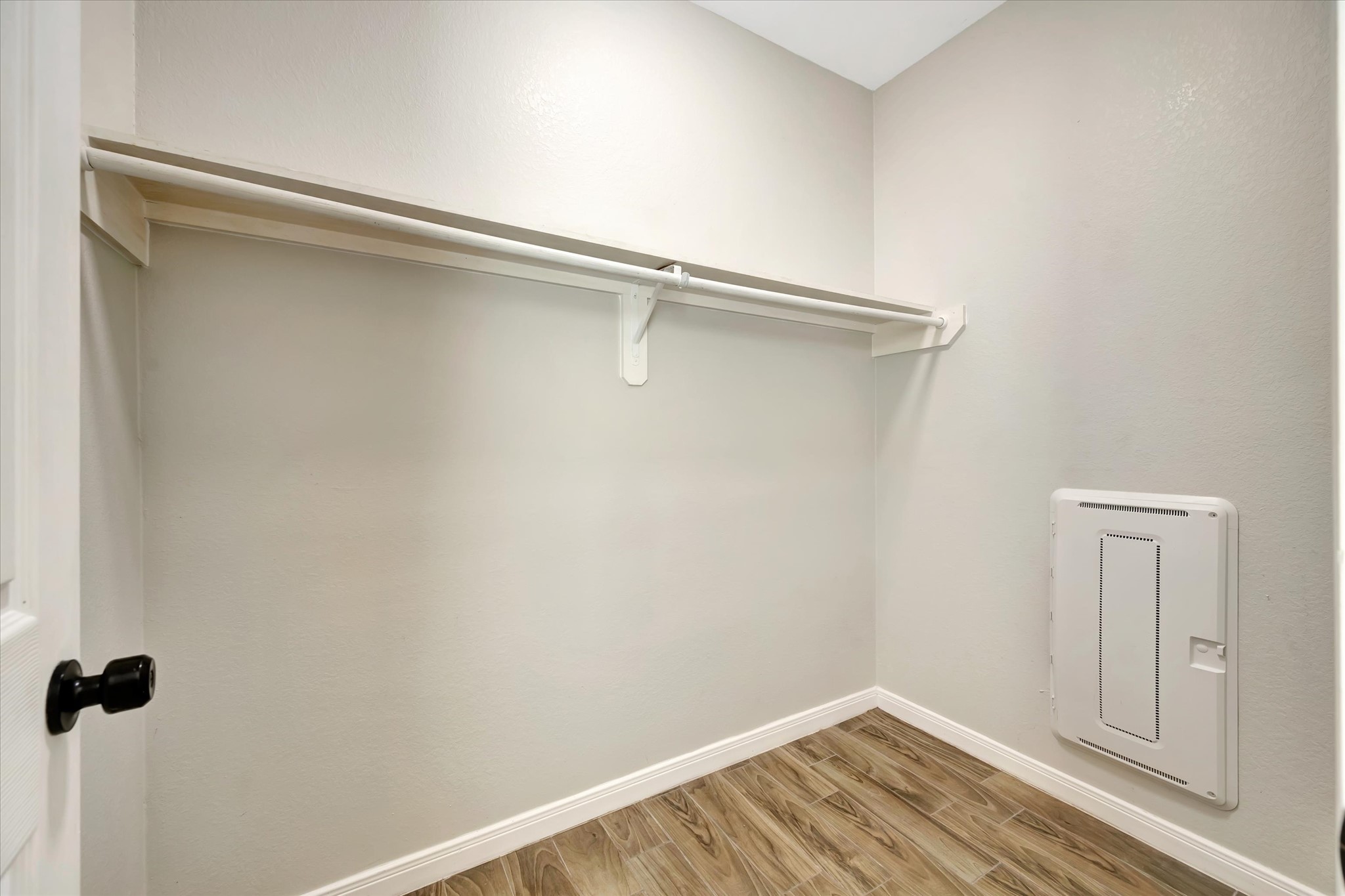904 W Sealy Street A Property Photo 15