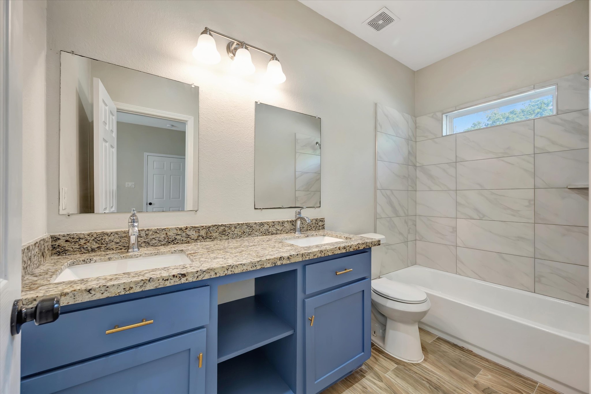 904 W Sealy Street A Property Photo 16