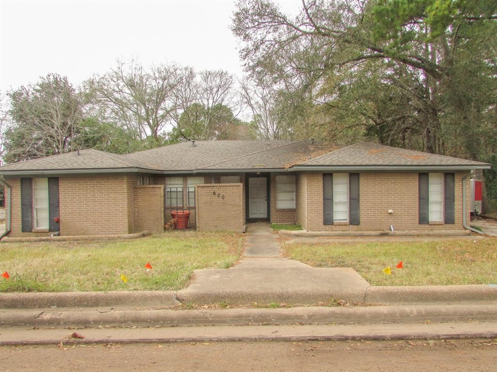 600 Normal Park B Property Photo 1