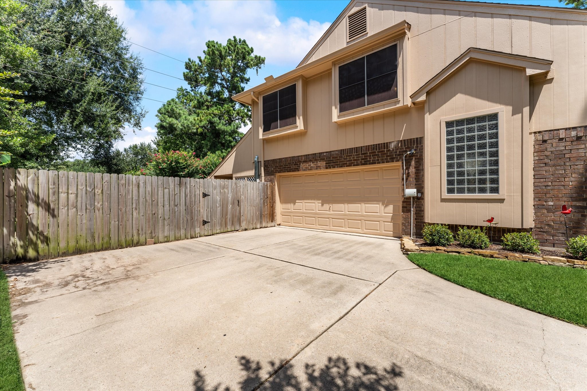 16314 Avenplace Road Property Photo 4