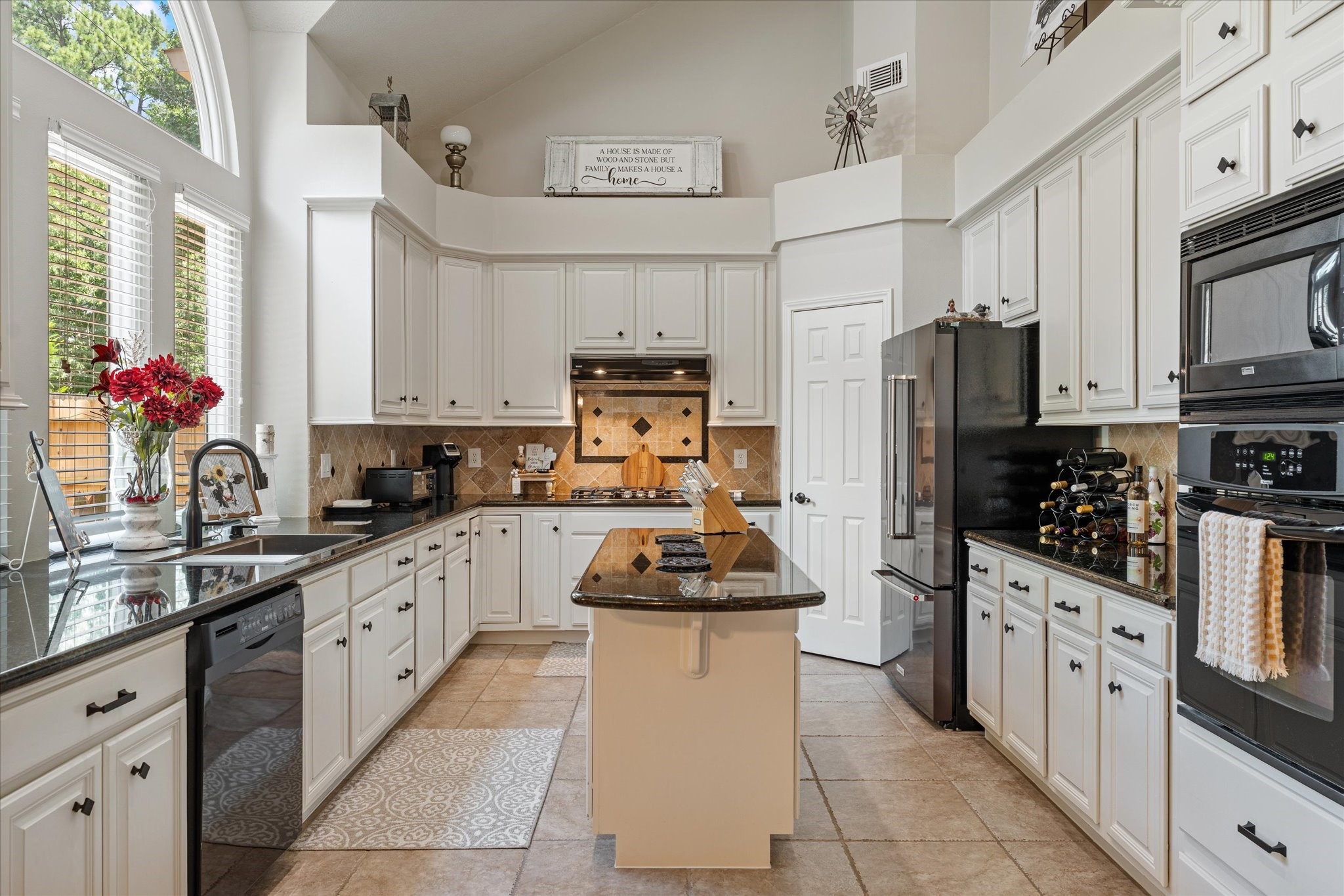 16314 Avenplace Road Property Photo 13