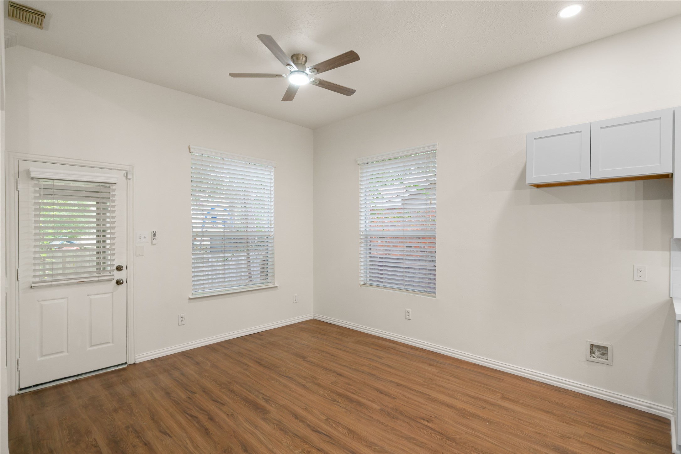 43 N Scribewood Circle Property Photo 16