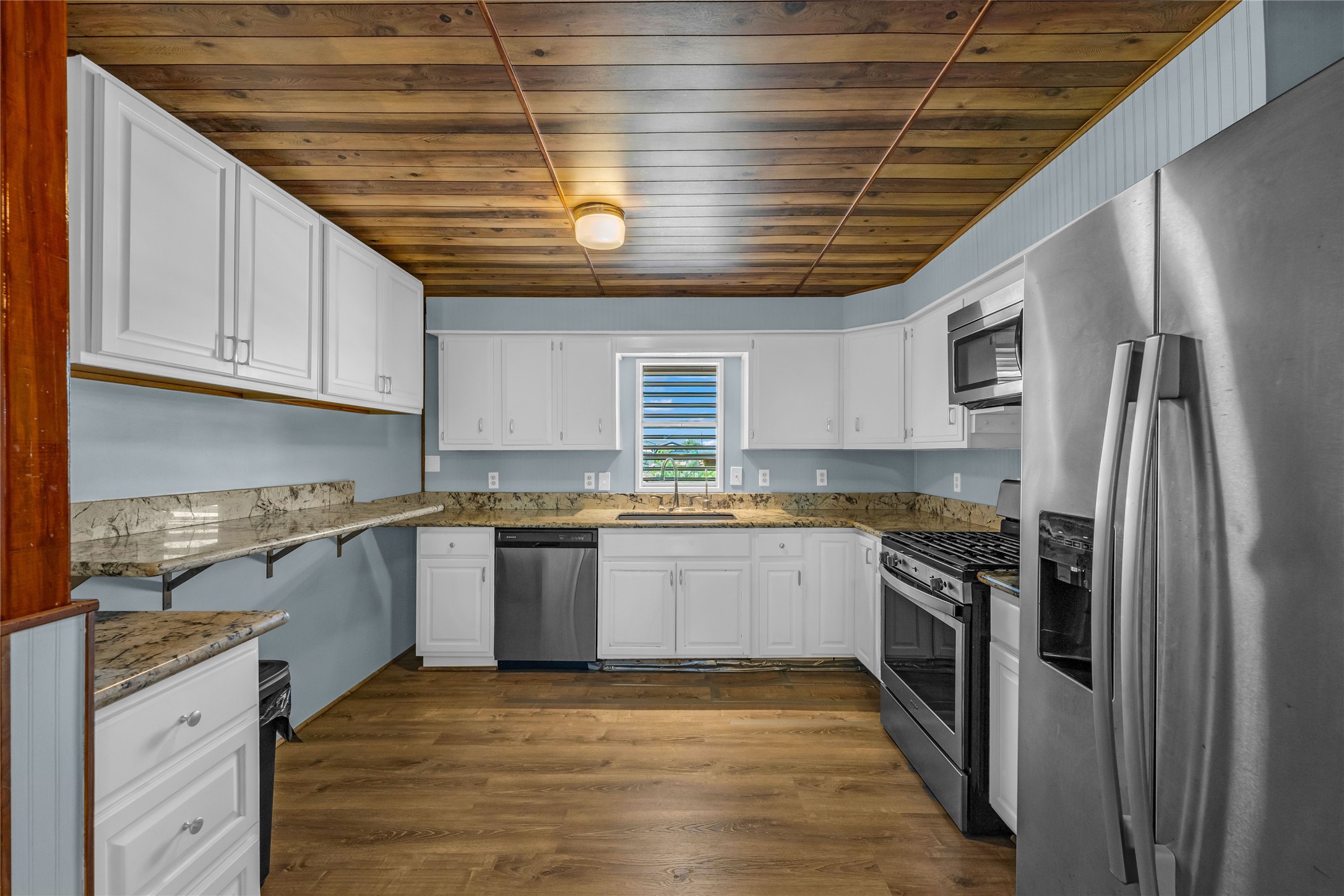 1115 W Canal Drive Property Photo 4