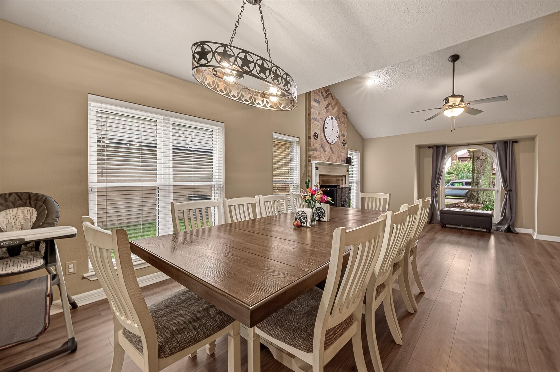 12110 Essenbruk Drive Property Photo 8