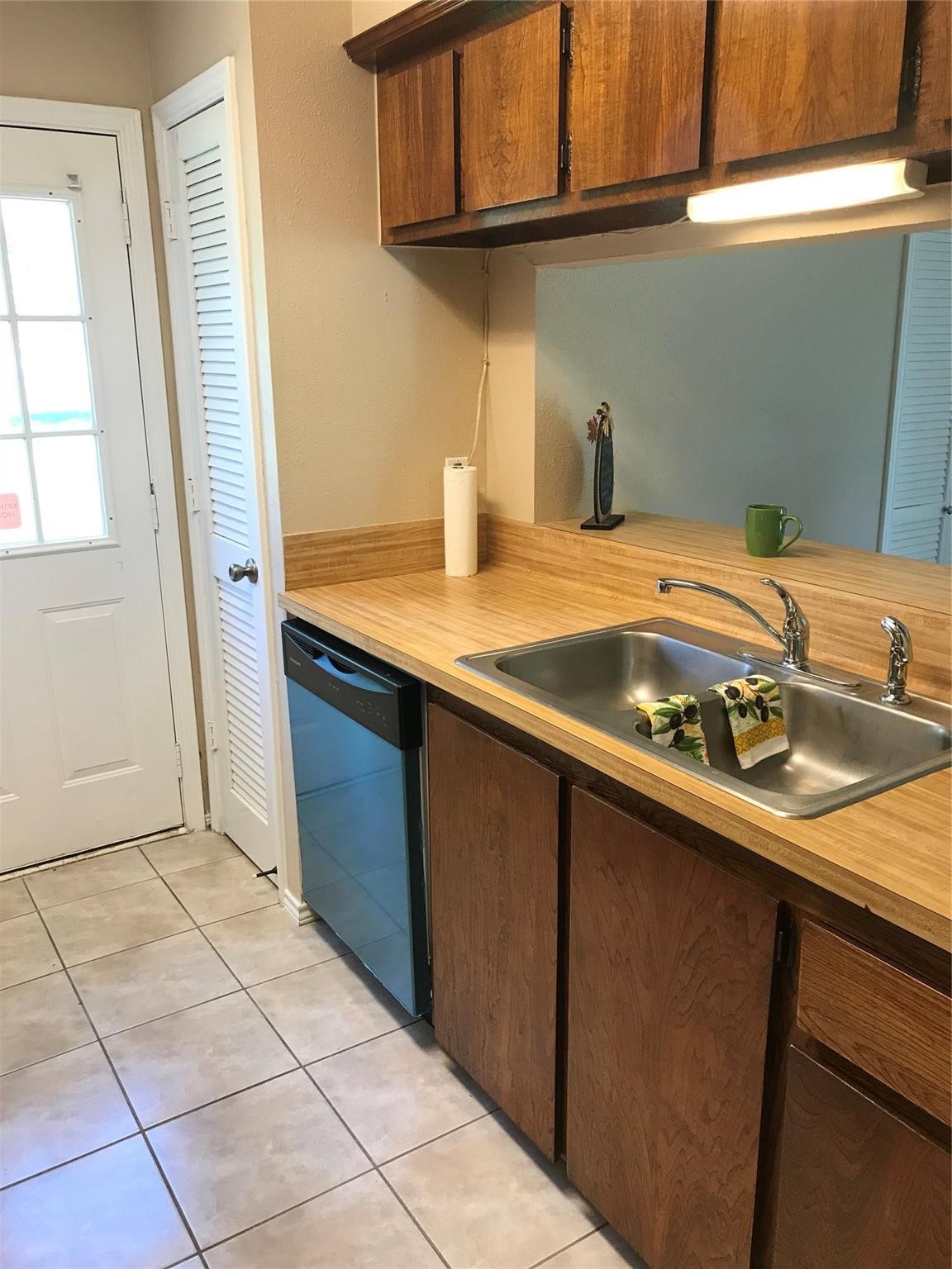 115 Avenue E B Property Photo 4