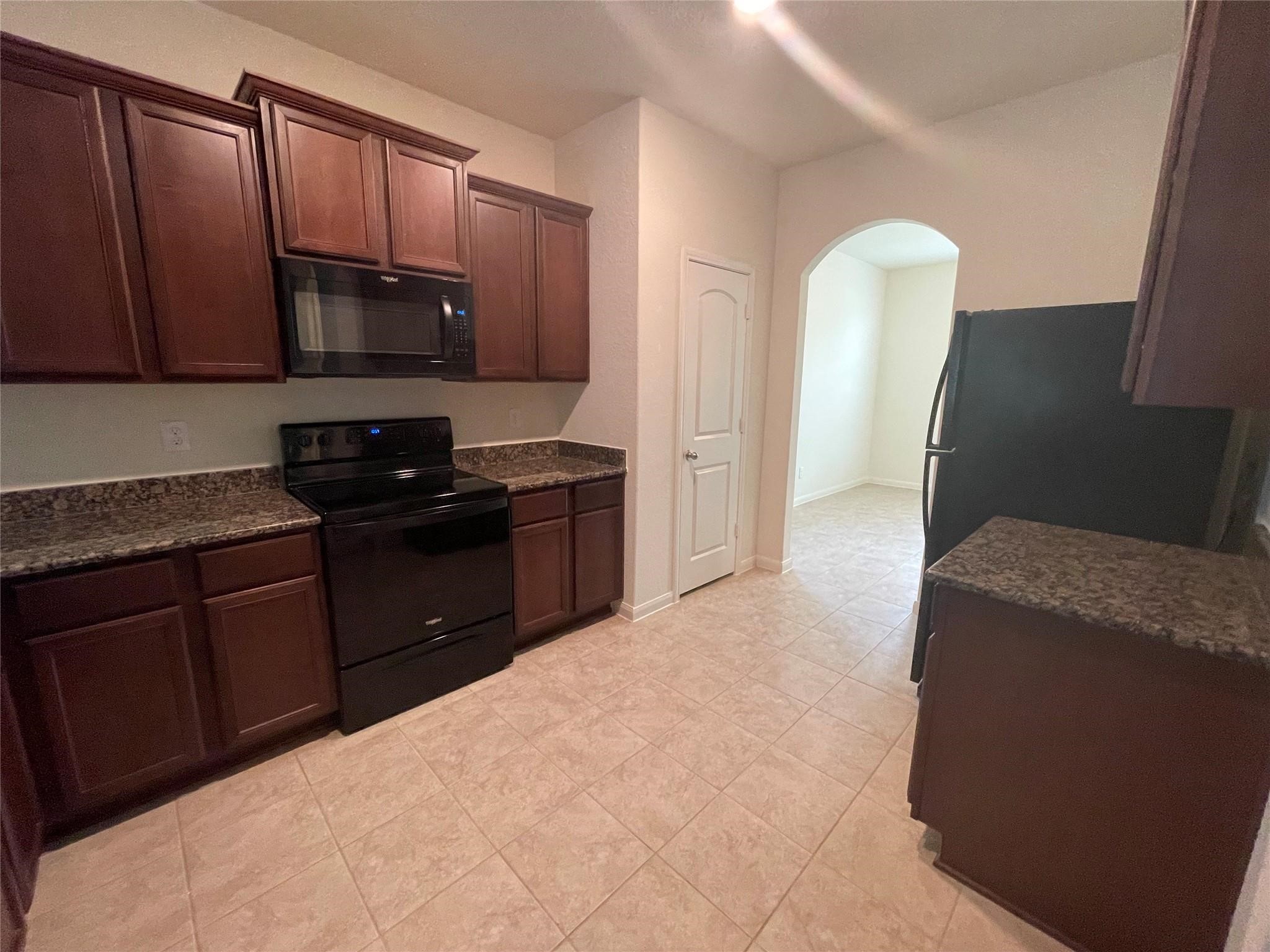 9402 Garnet Grove Drive Property Photo 5