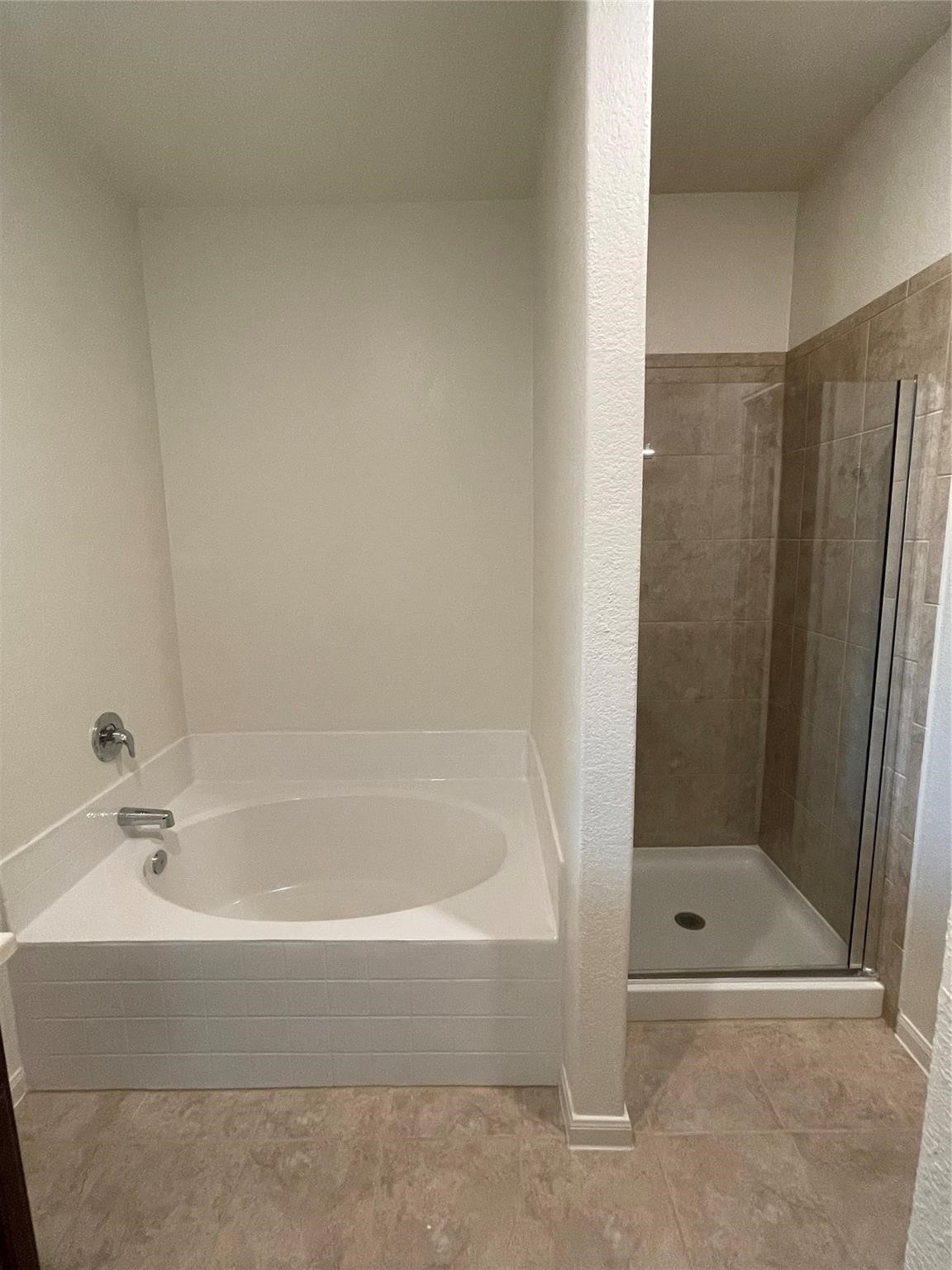 9402 Garnet Grove Drive Property Photo 11