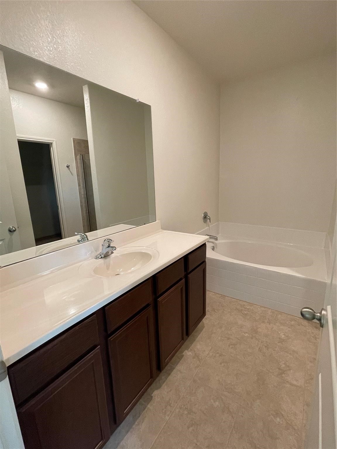 9402 Garnet Grove Drive Property Photo 12