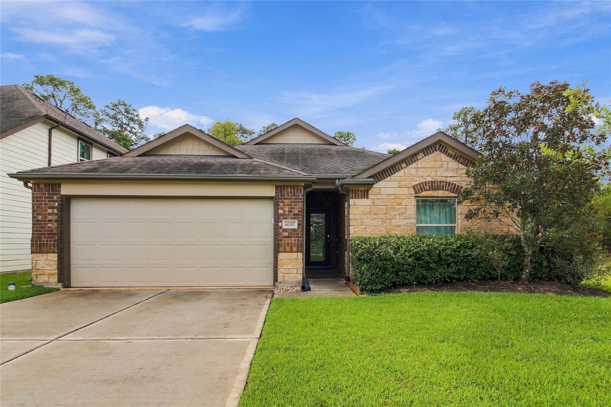 40307 S Hill Pass Property Photo 1