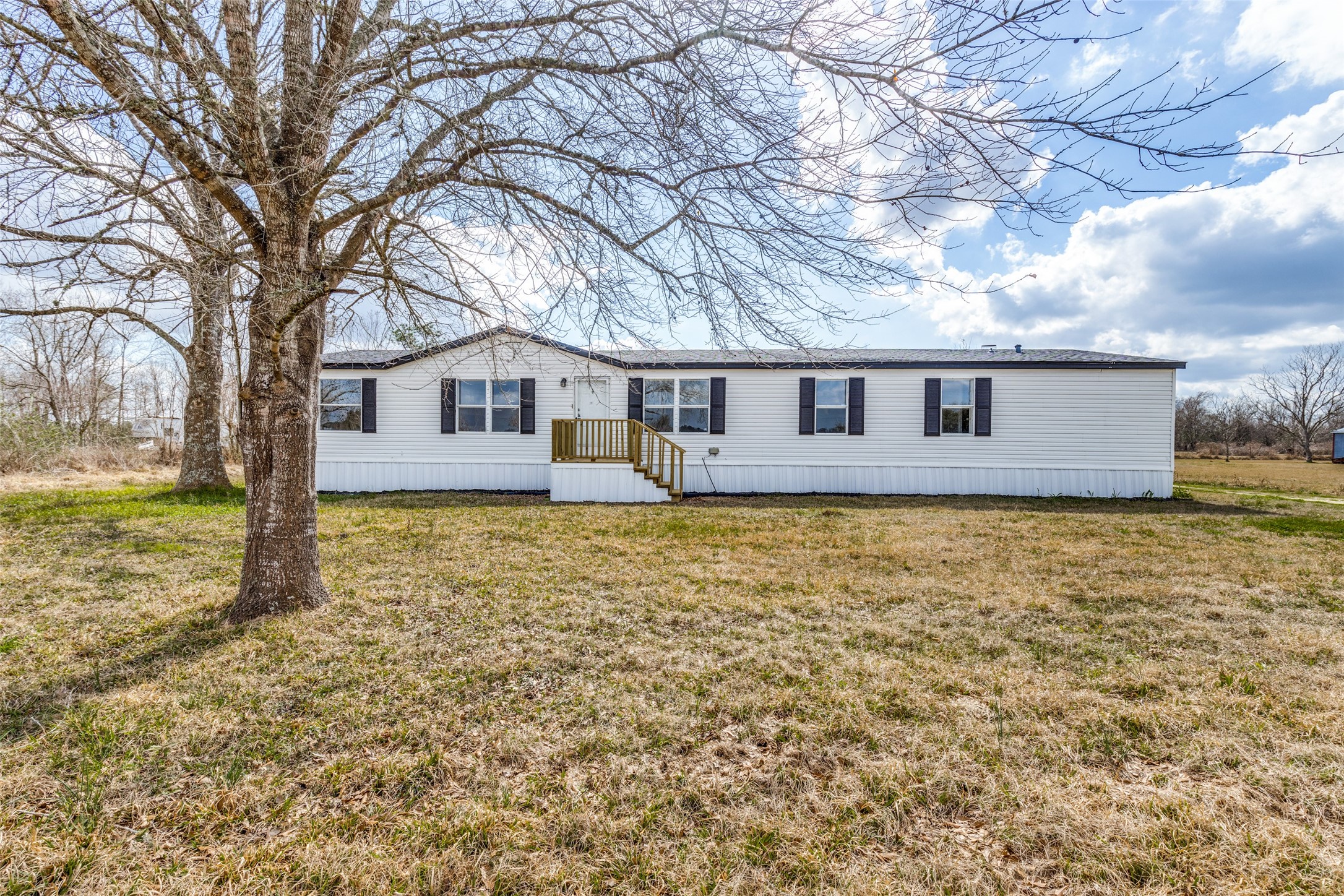 2318 Highway 105 E Property Photo