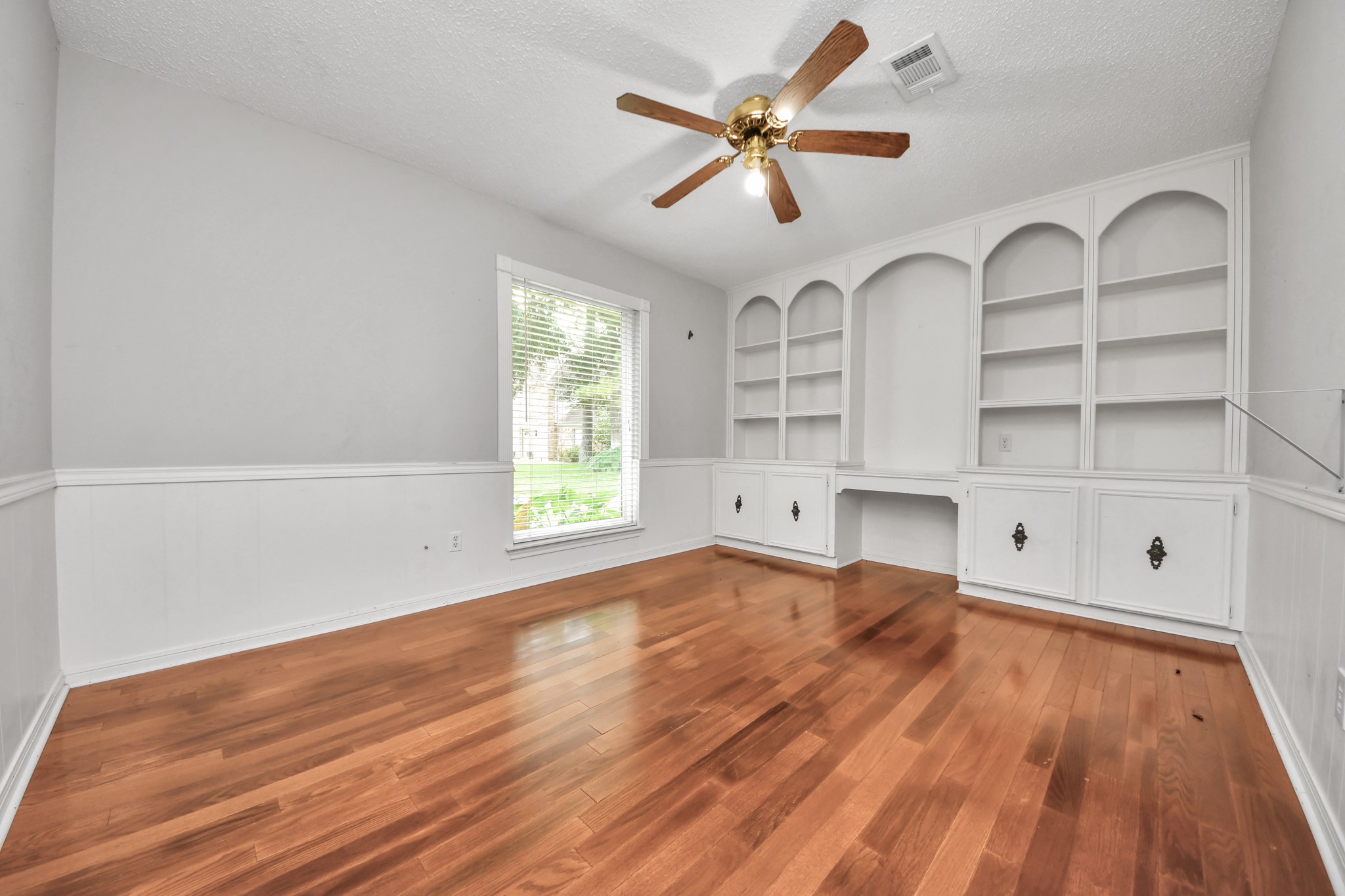 5807 Foresthaven Drive Property Photo 7