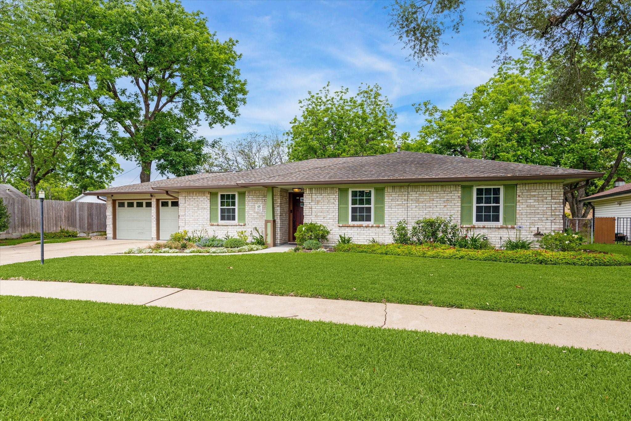 5522 Chantilly Lane Property Photo 1
