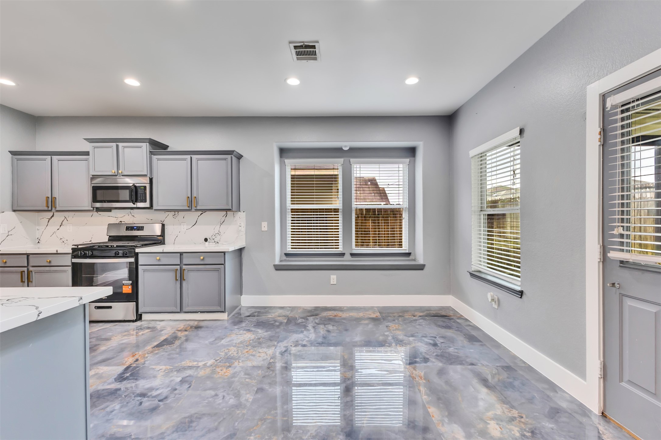 12119 Golden Oasis Lane Property Photo 13