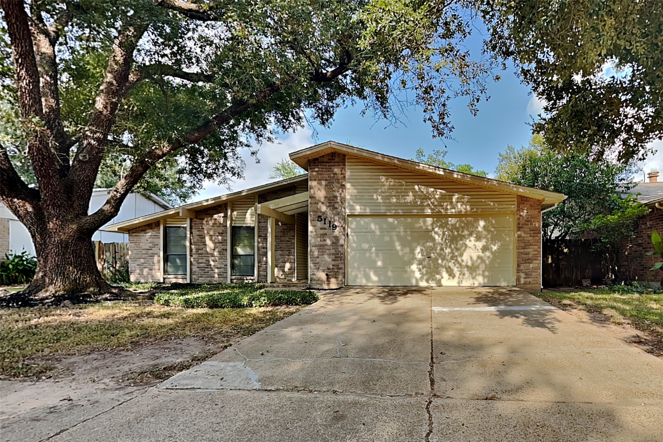 5119 Cairnleigh Drive Property Photo 1