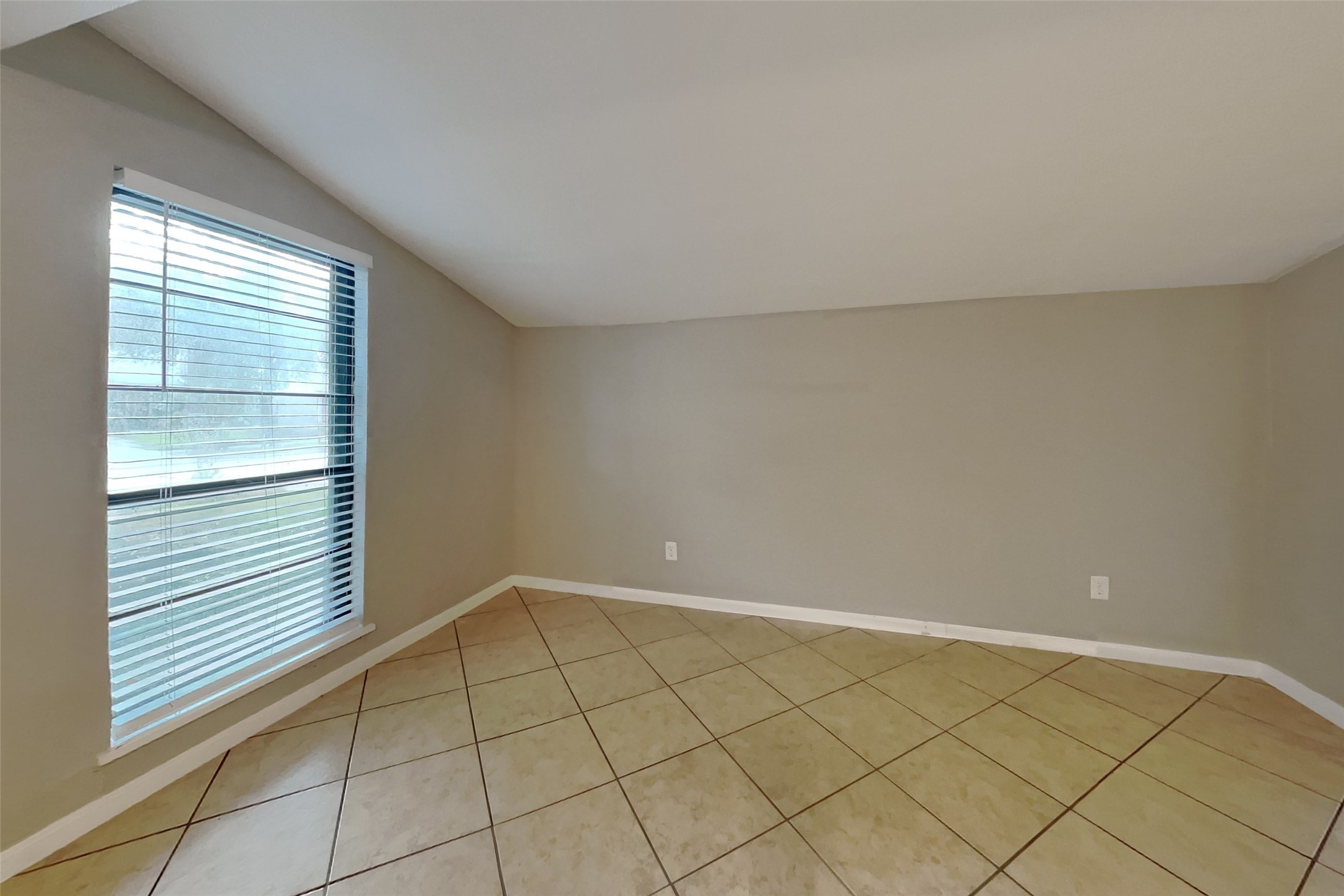 5119 Cairnleigh Drive Property Photo 3
