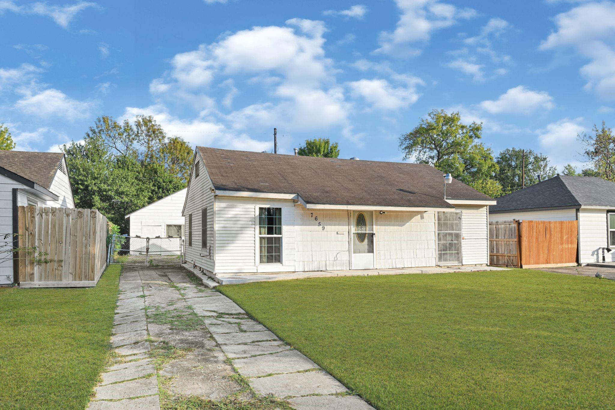 7659 Greenstone Street, Houston Tx 77087 Property Photo 2