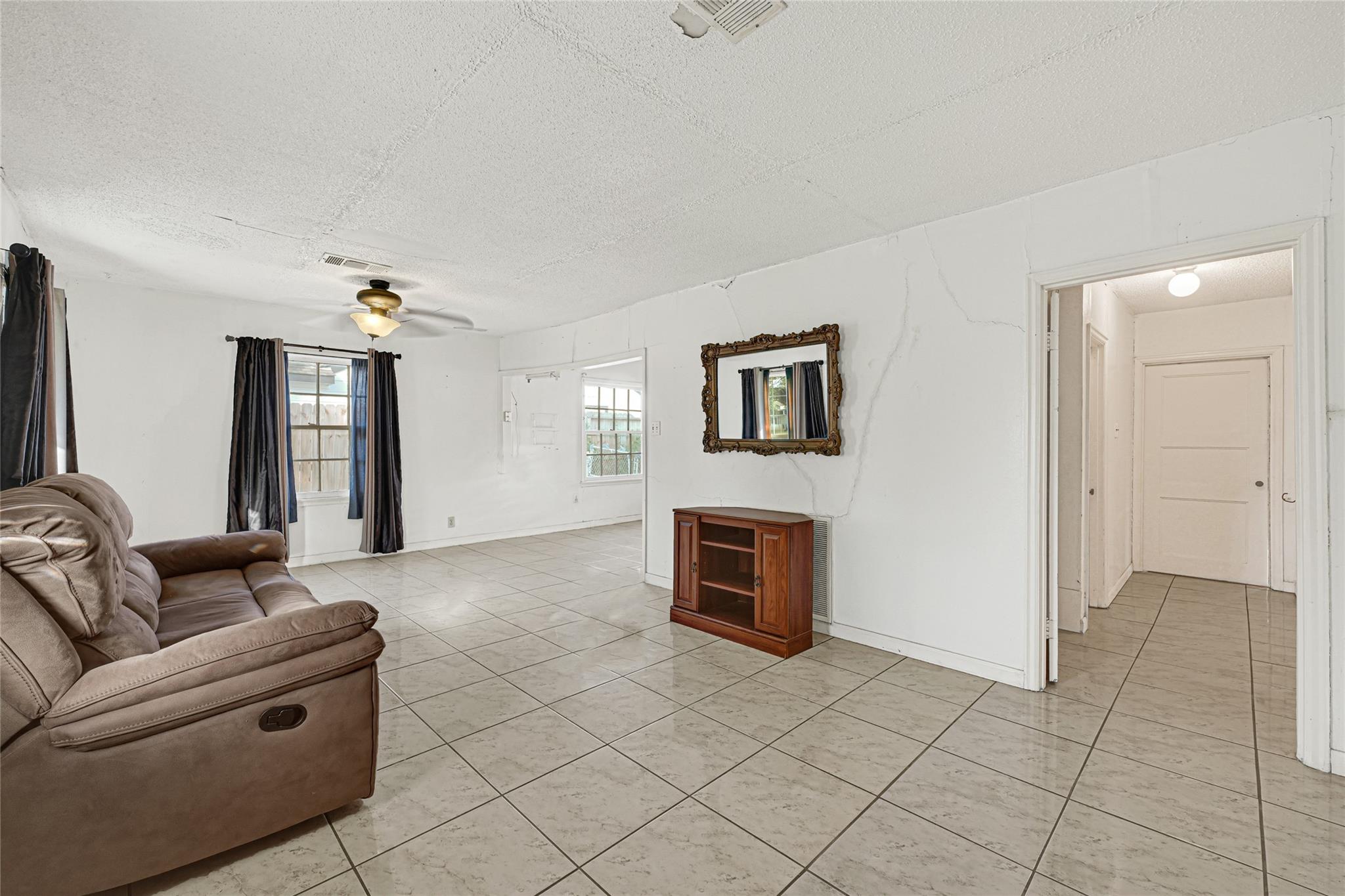 7659 Greenstone Street, Houston Tx 77087 Property Photo 3