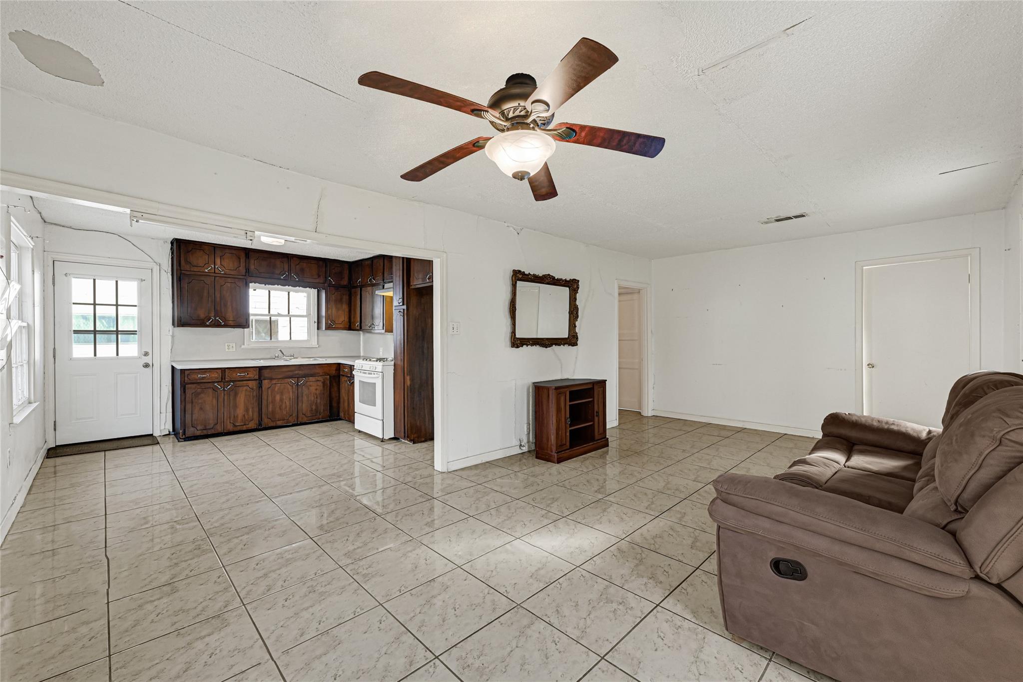 7659 Greenstone Street, Houston Tx 77087 Property Photo 4